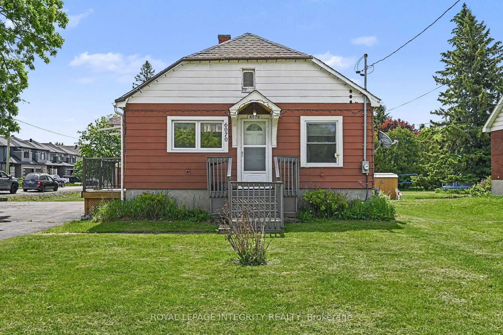 Photo 3 of 6070 Perth Street, Ottawa, Richmond — HOMEH