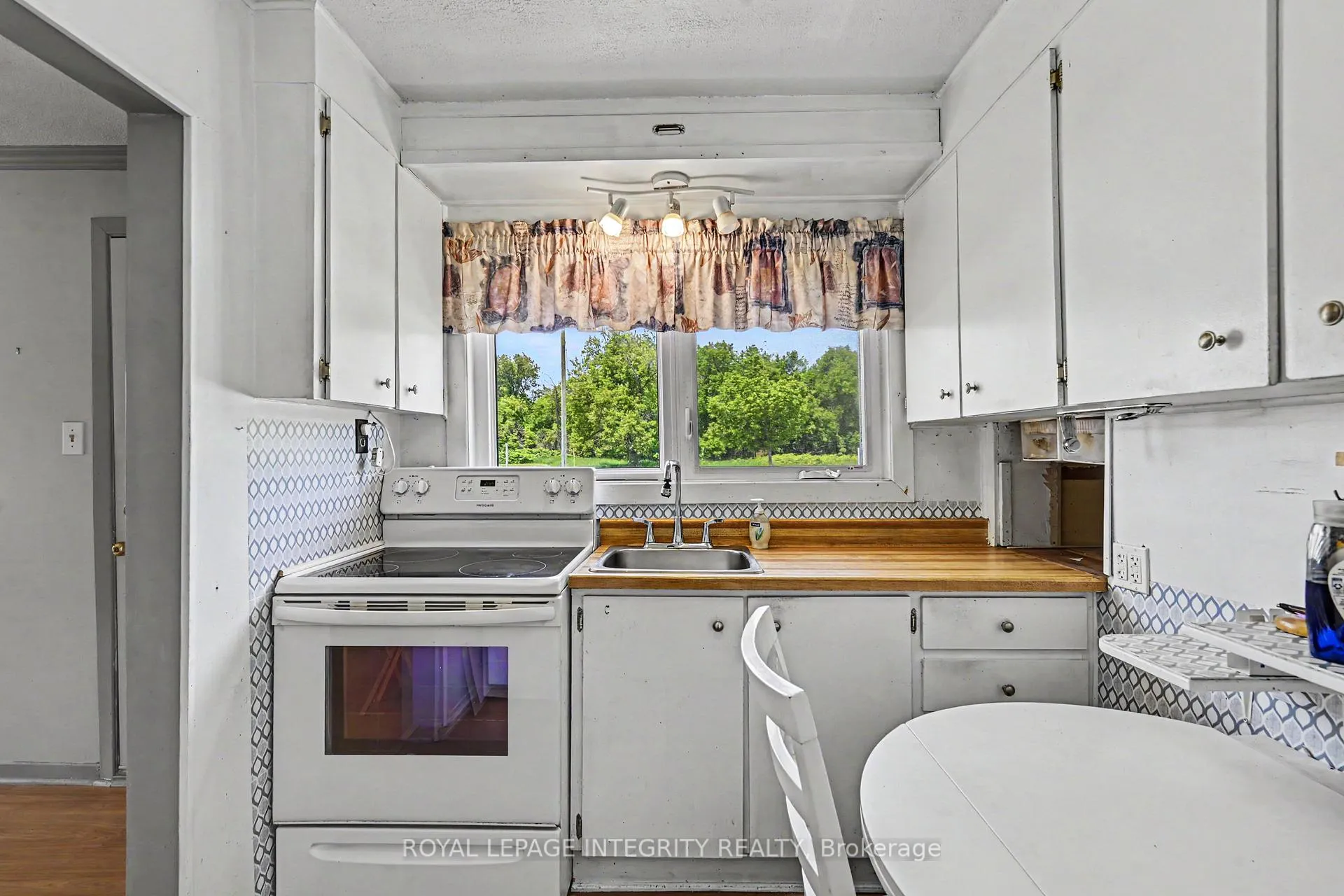 Photo 13 of 6070 Perth Street, Ottawa, Richmond — HOMEH
