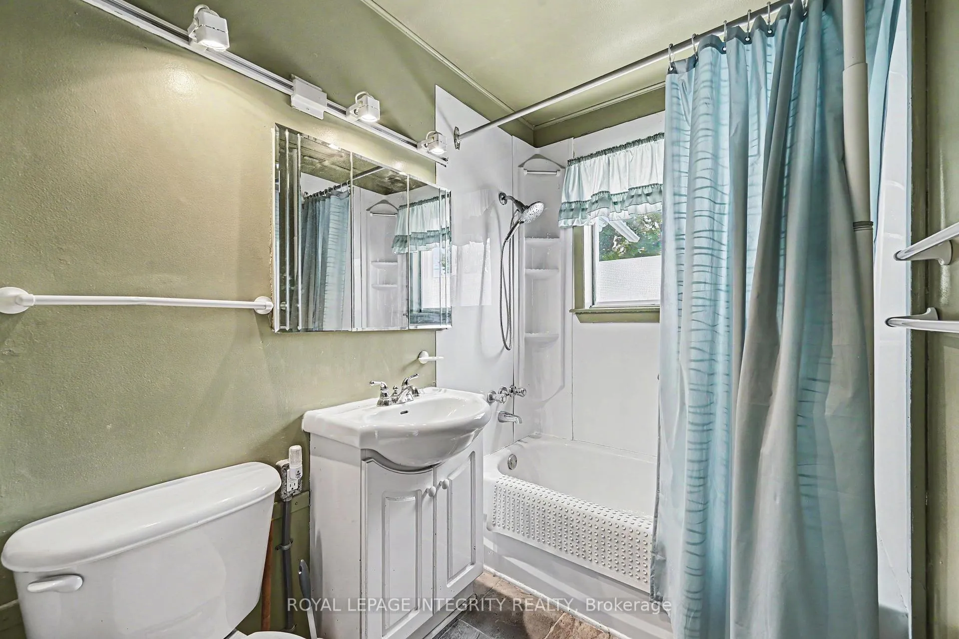 Photo 24 of 6070 Perth Street, Ottawa, Richmond — HOMEH