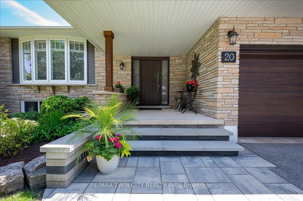 Photo 7 of 20 Wolfe's Court, Kitchener — HOMEH