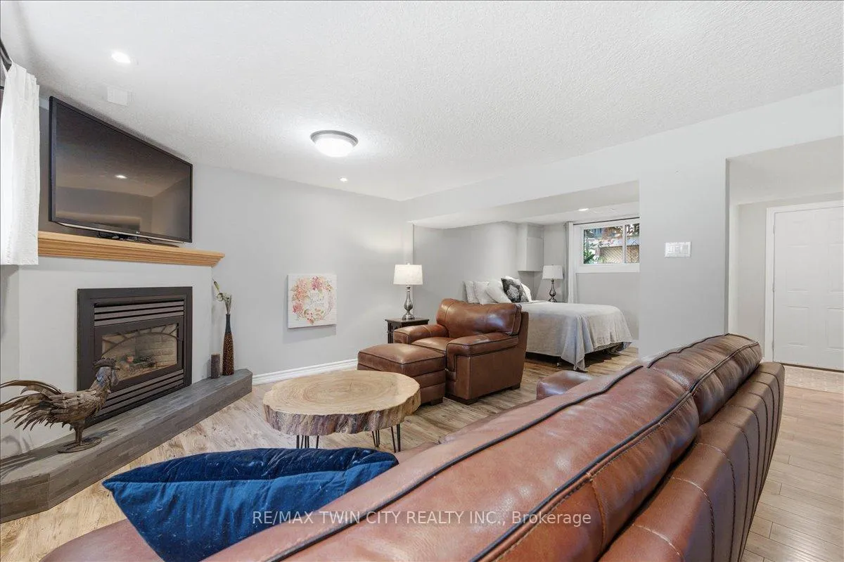Photo 33 of 20 Wolfe's Court, Kitchener — HOMEH