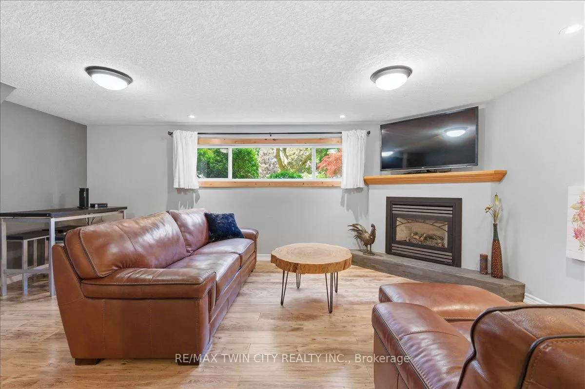 Photo 37 of 20 Wolfe's Court, Kitchener — HOMEH