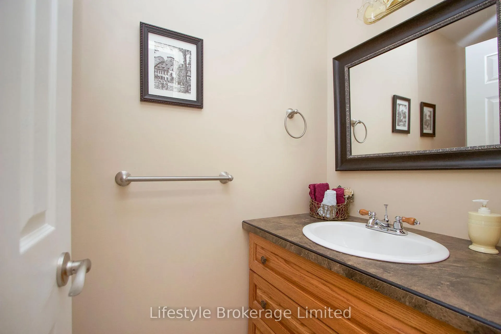 Photo 19 of 97 Hart Boulevard, Clarington, Newcastle — HOMEH