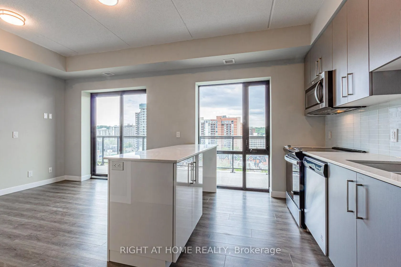 Photo 6 of Unit 1014, 15 Queen Street S, Hamilton, Central — HOMEH