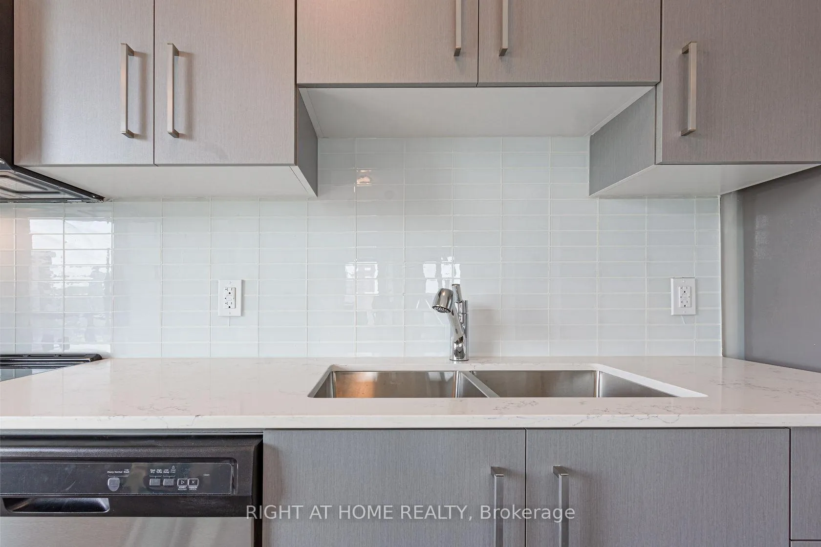 Photo 11 of Unit 1014, 15 Queen Street S, Hamilton, Central — HOMEH