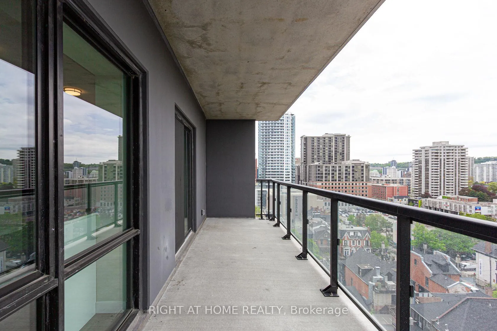 Photo 23 of Unit 1014, 15 Queen Street S, Hamilton, Central — HOMEH