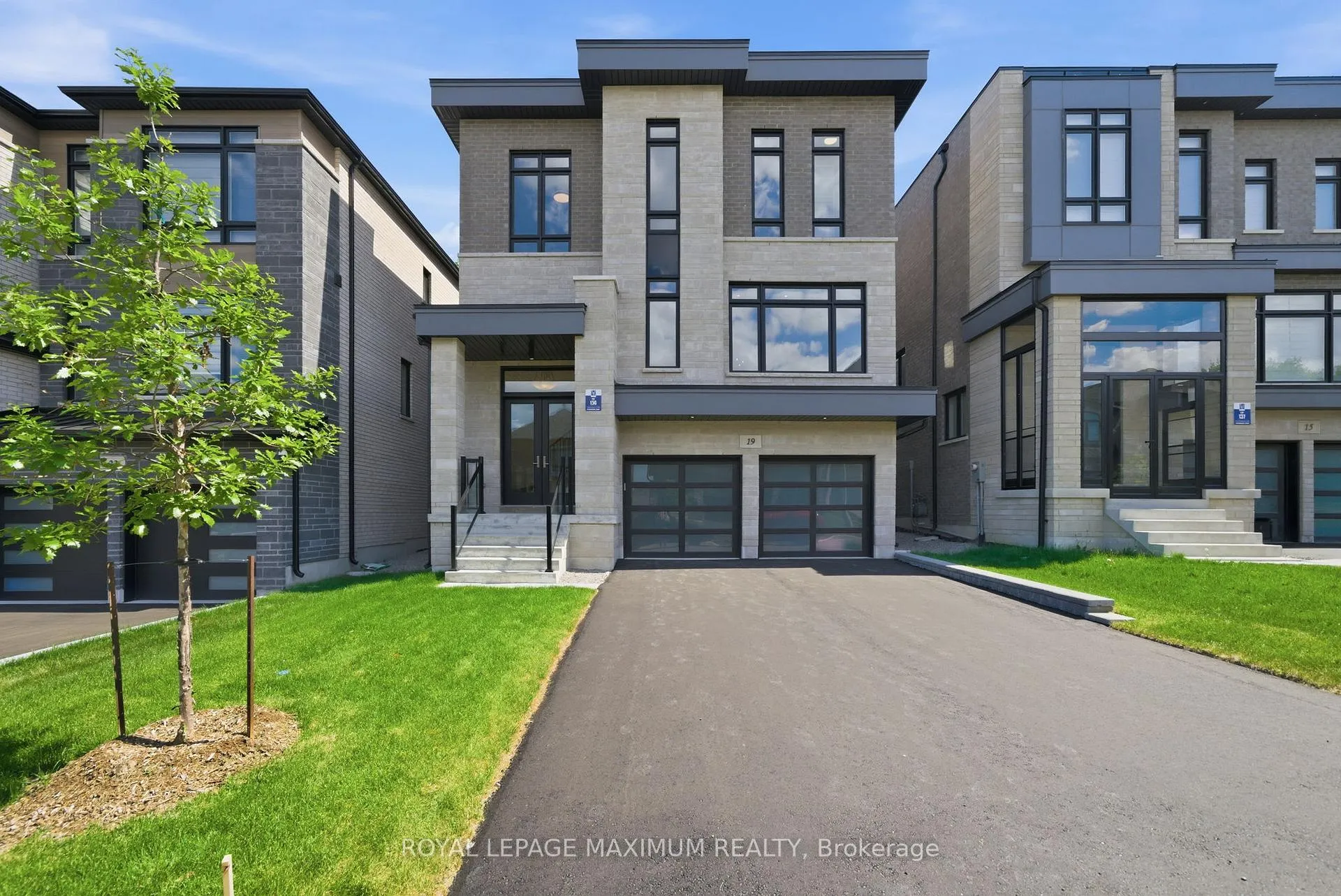 Photo 1 of 19 Donsgrove Court, Vaughan, Patterson — HOMEH