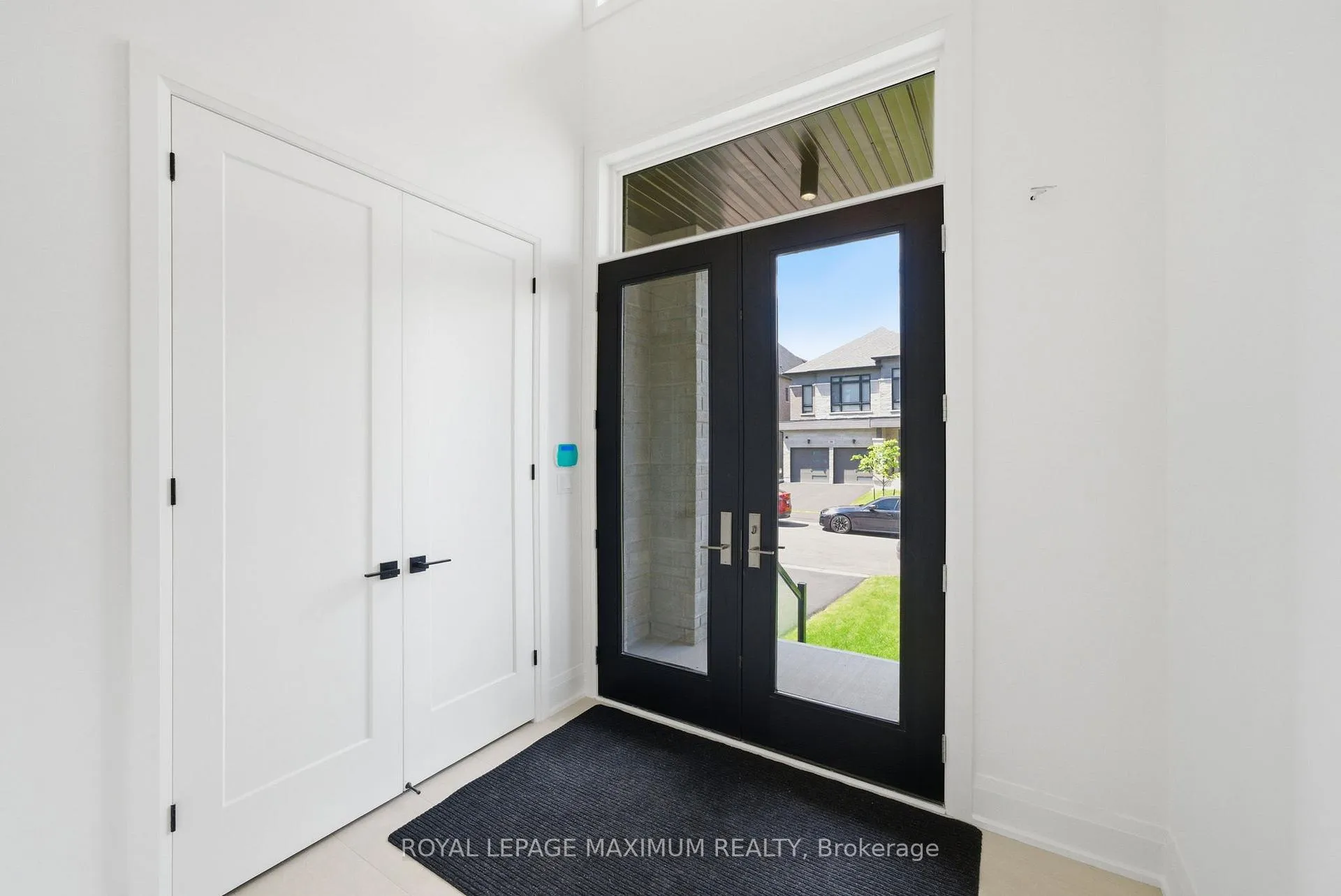 Photo 4 of 19 Donsgrove Court, Vaughan, Patterson — HOMEH
