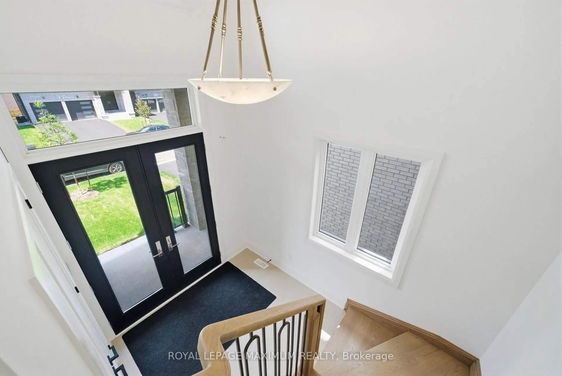 Photo 5 of 19 Donsgrove Court, Vaughan, Patterson — HOMEH