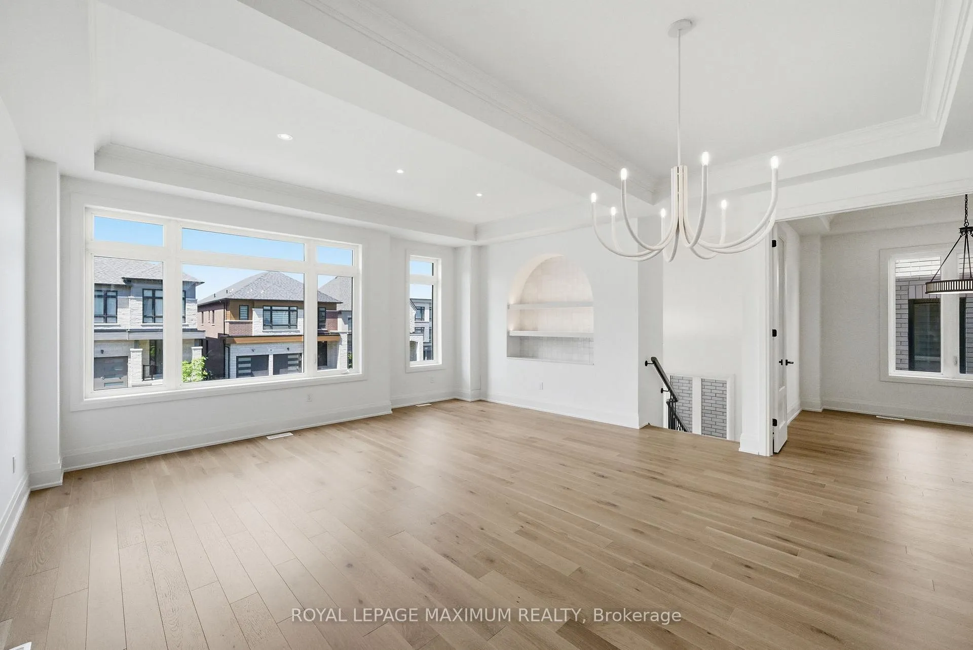 Photo 6 of 19 Donsgrove Court, Vaughan, Patterson — HOMEH