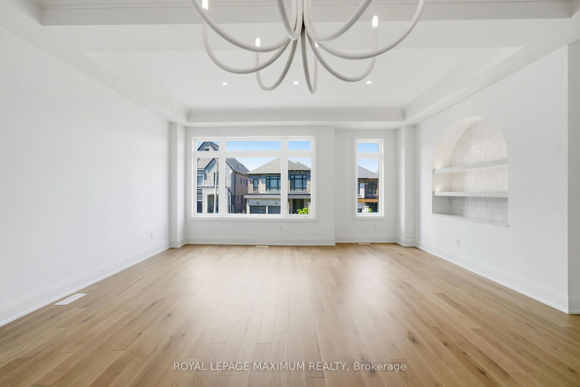 Photo 7 of 19 Donsgrove Court, Vaughan, Patterson — HOMEH