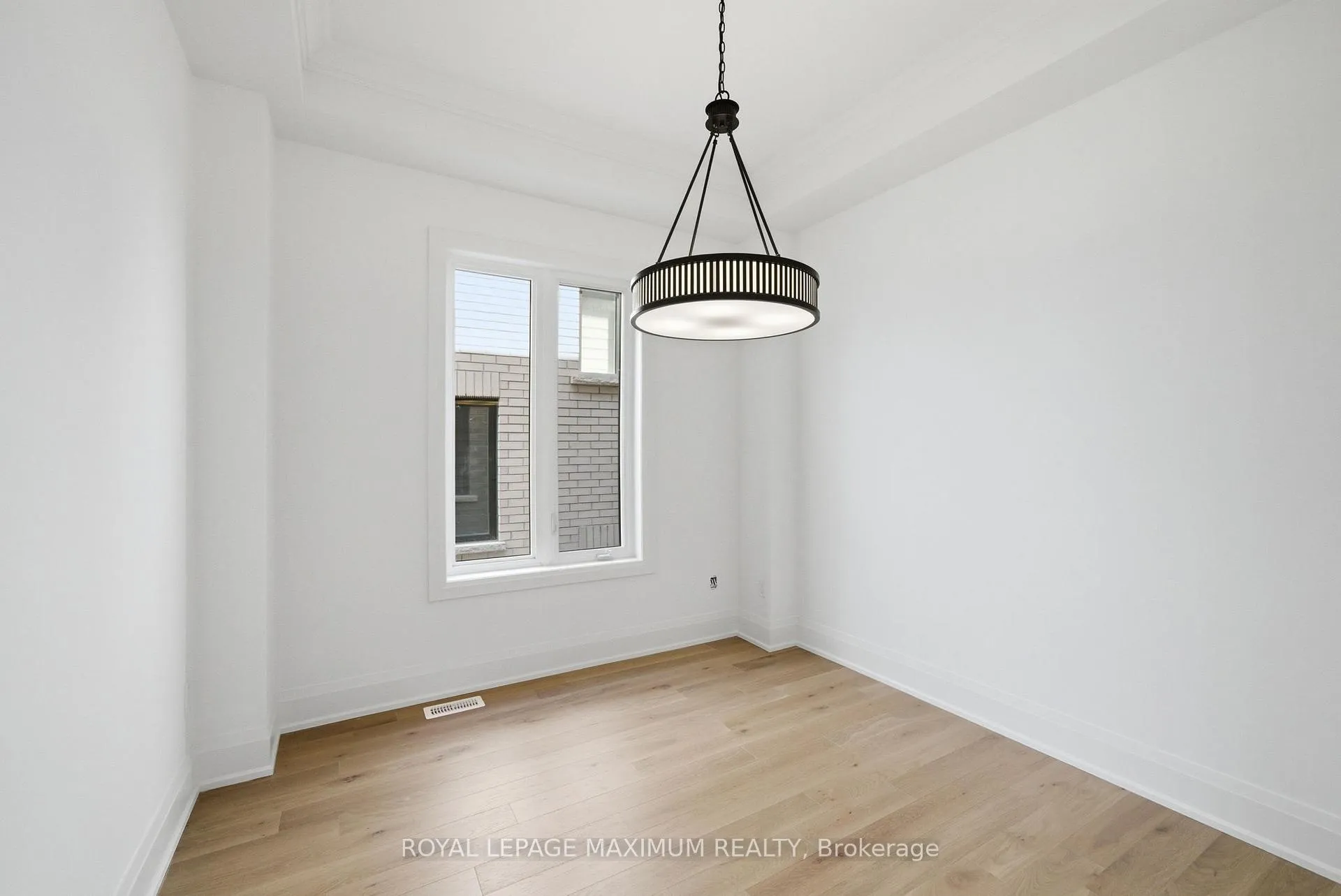 Photo 10 of 19 Donsgrove Court, Vaughan, Patterson — HOMEH