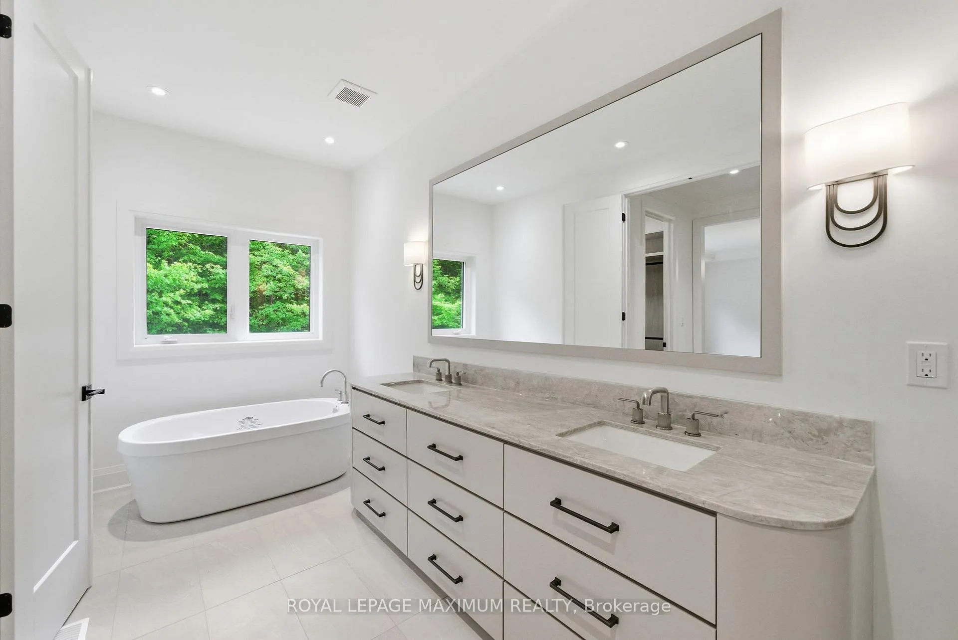 Photo 26 of 19 Donsgrove Court, Vaughan, Patterson — HOMEH