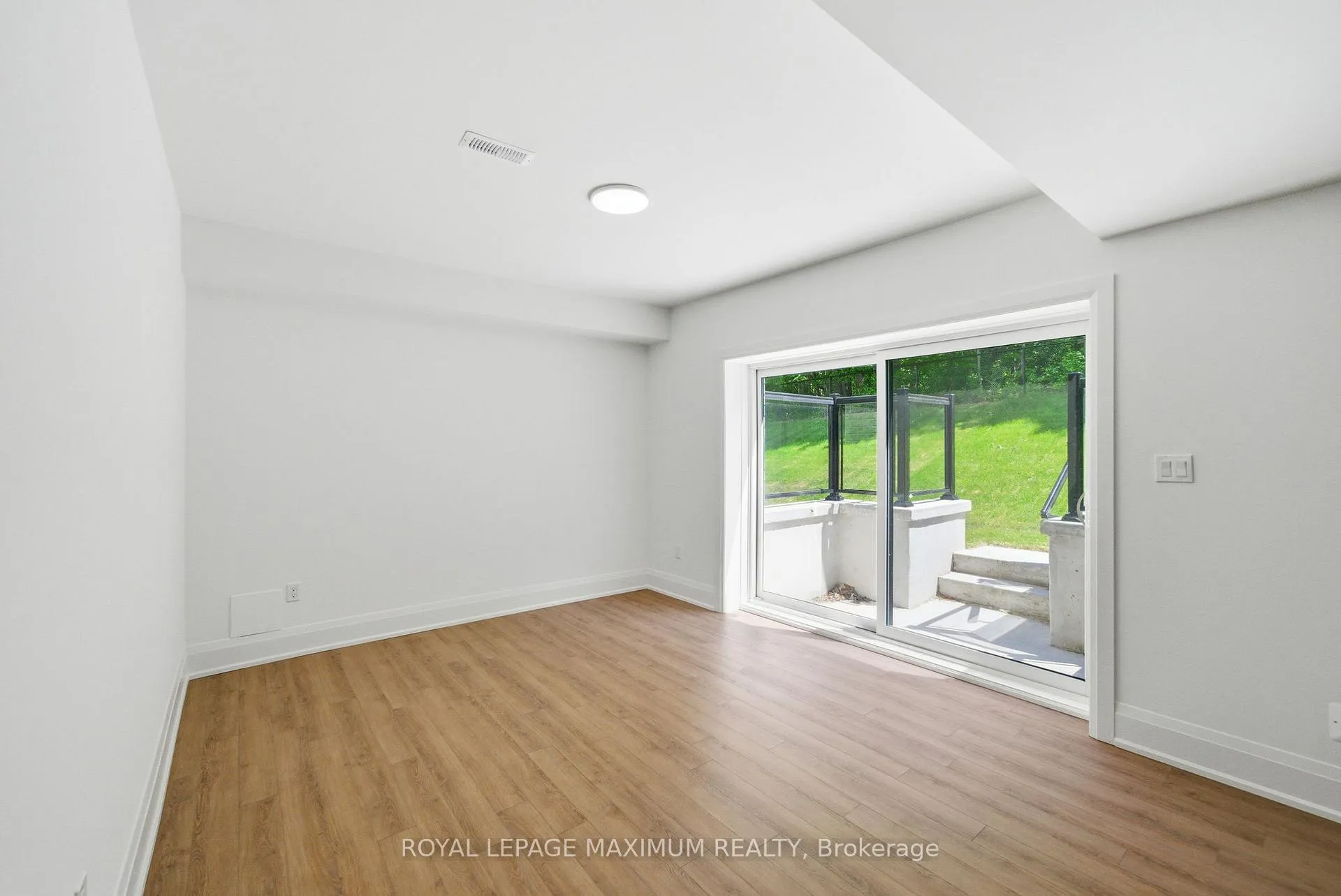 Photo 38 of 19 Donsgrove Court, Vaughan, Patterson — HOMEH