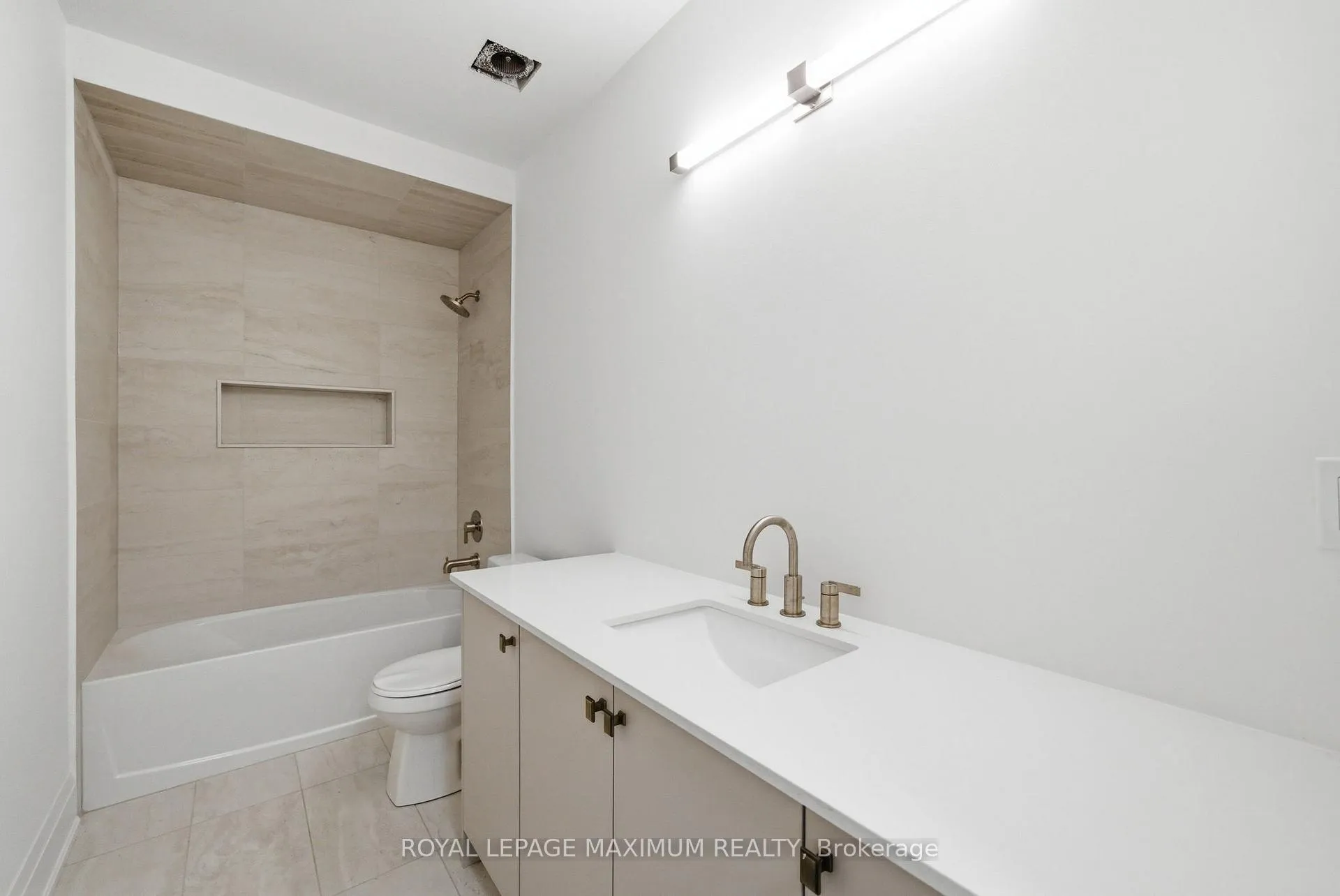 Photo 40 of 19 Donsgrove Court, Vaughan, Patterson — HOMEH