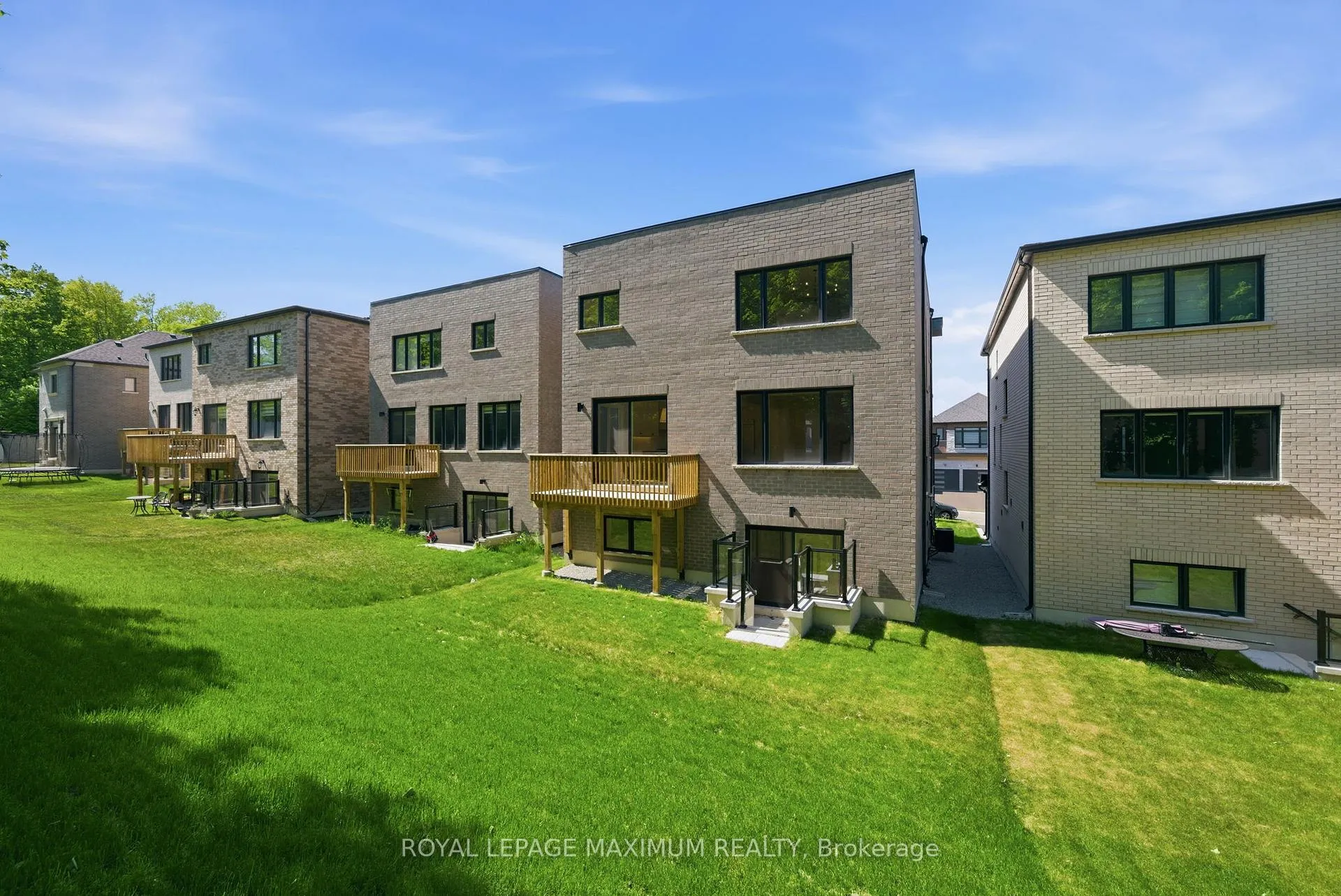 Photo 44 of 19 Donsgrove Court, Vaughan, Patterson — HOMEH