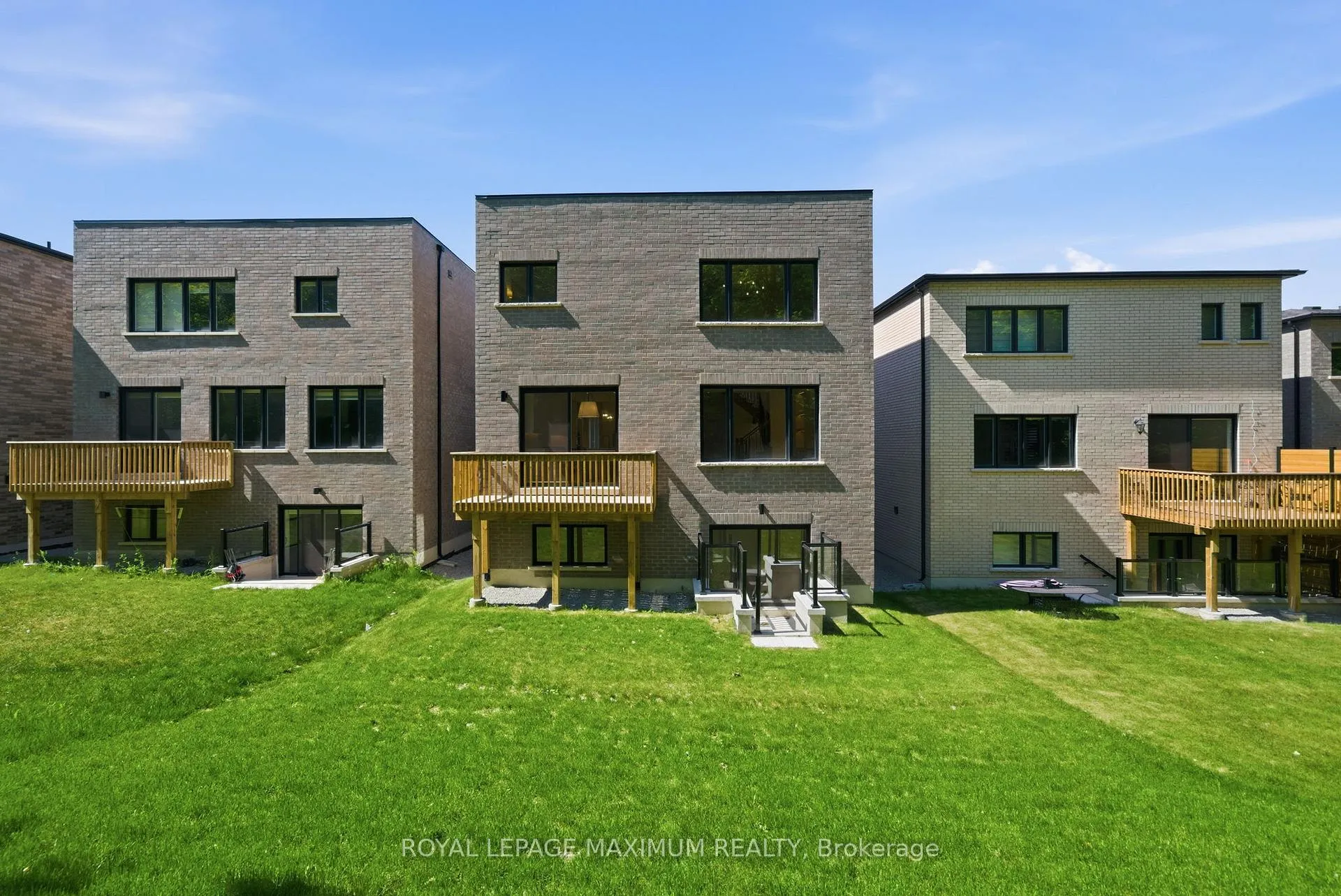 Photo 45 of 19 Donsgrove Court, Vaughan, Patterson — HOMEH