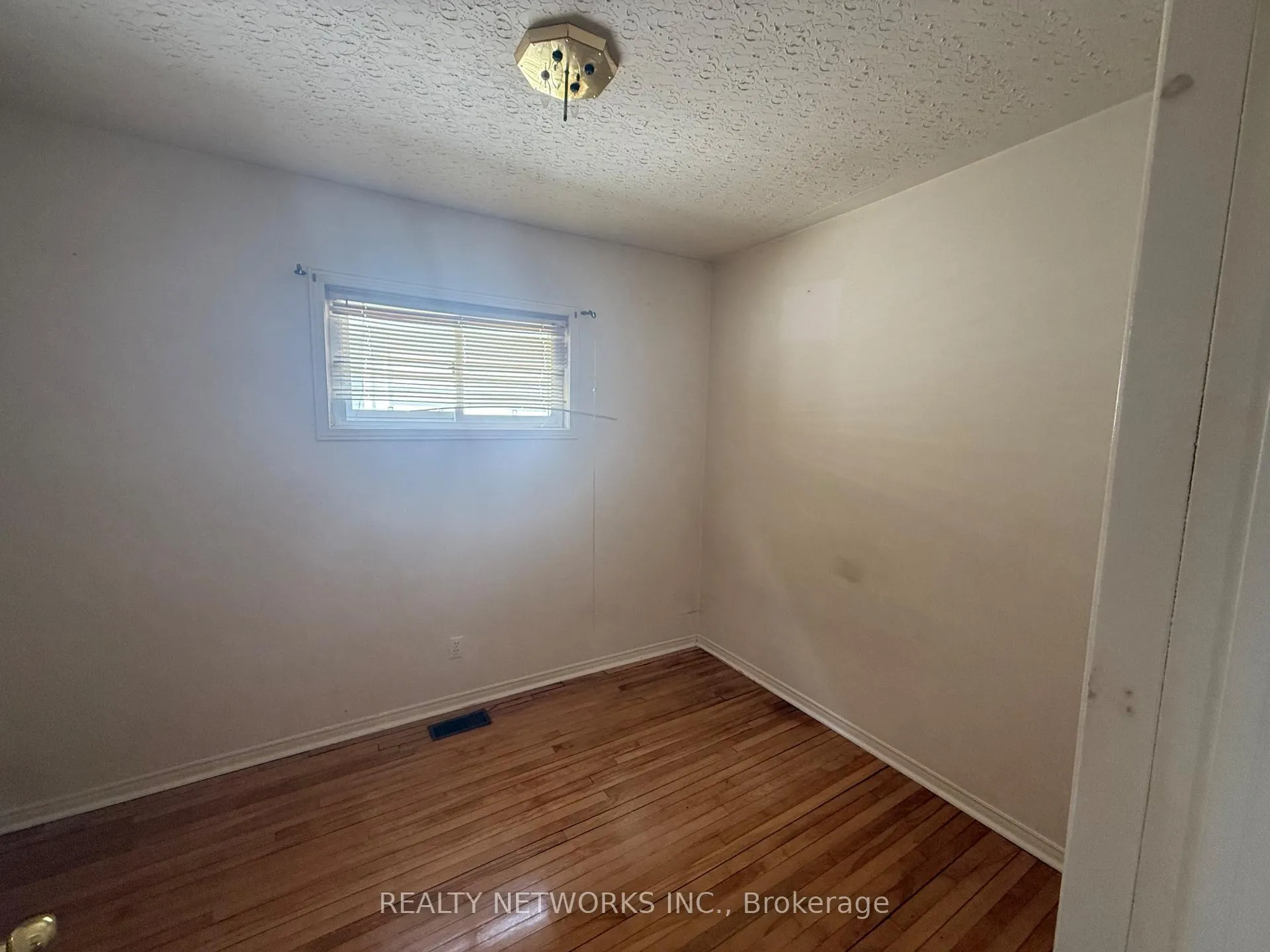 Photo 5 of 112 Dwyer Avenue, Timmins, SCH - Main Area — HOMEH