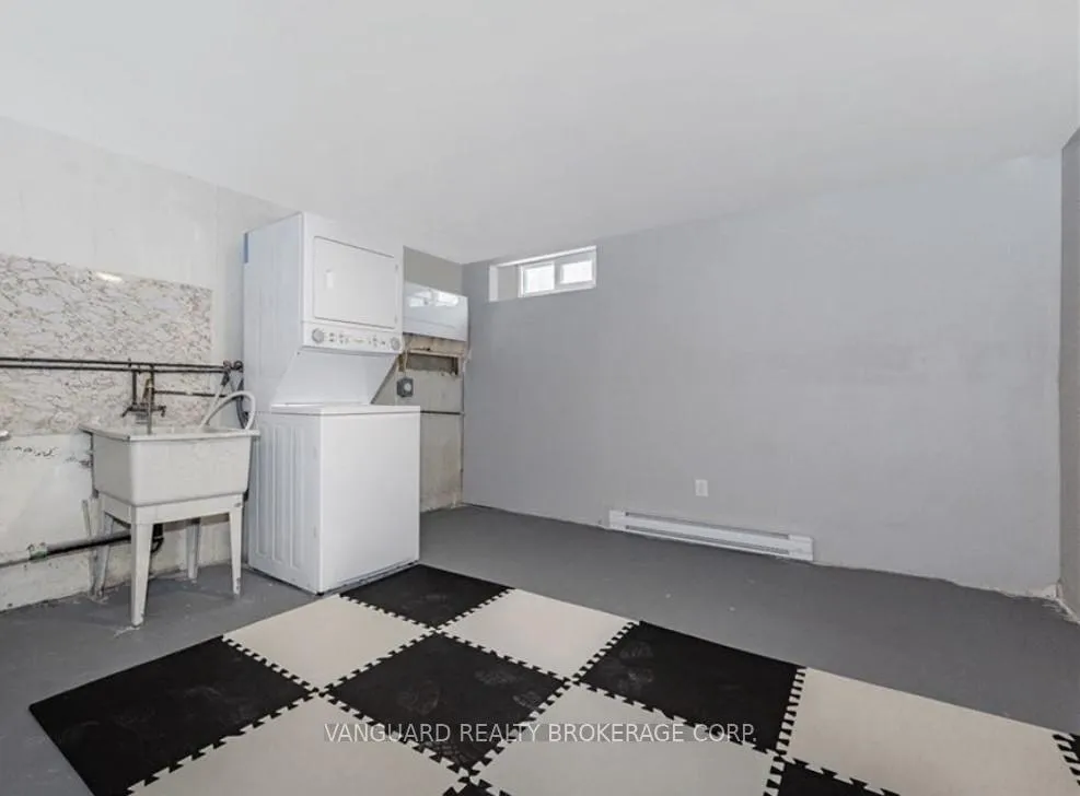 Photo 18 of 135 Pollock Avenue, Cambridge, Alison — HOMEH
