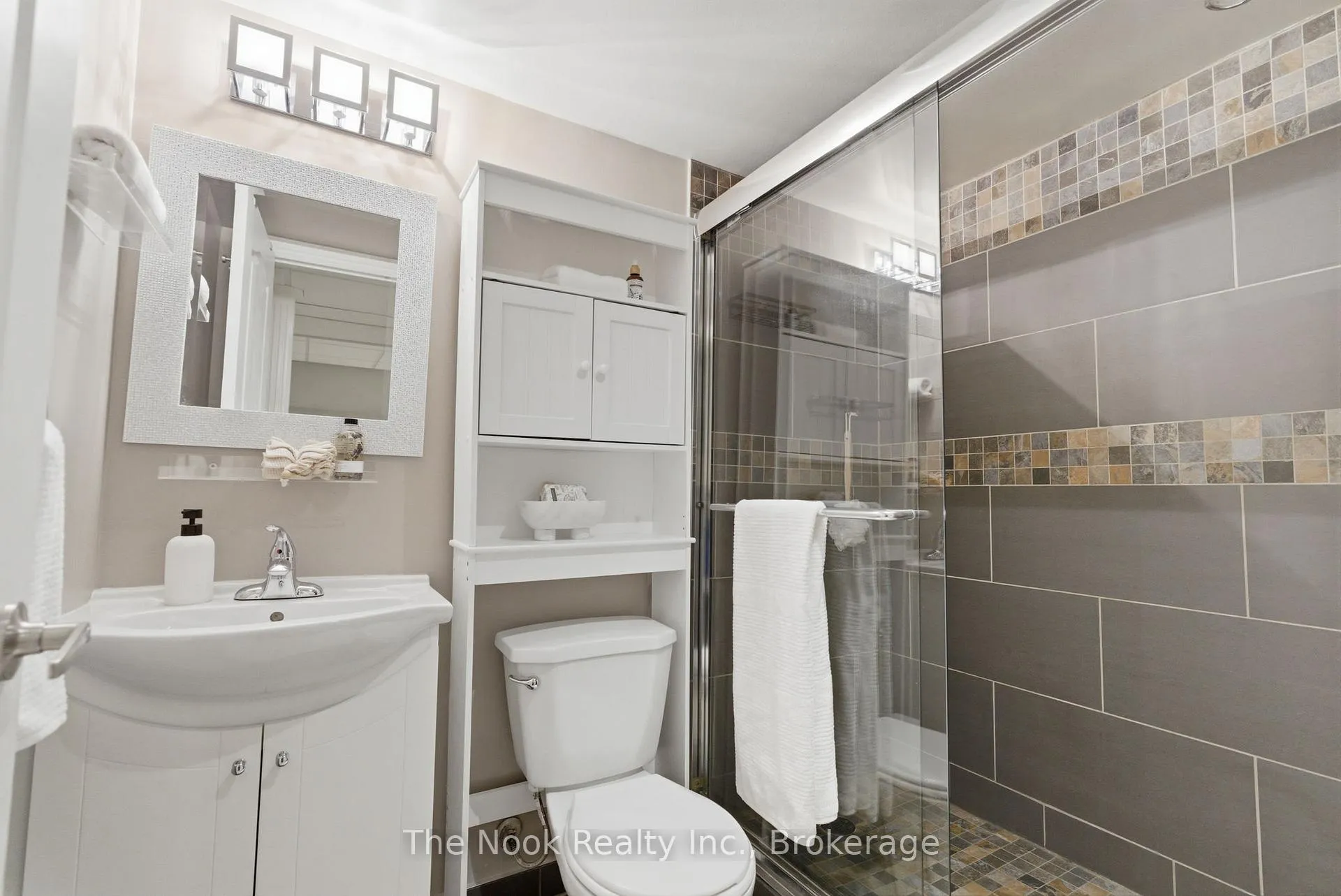 Photo 12 of 107 Barkdale Way, Whitby, Pringle Creek — HOMEH