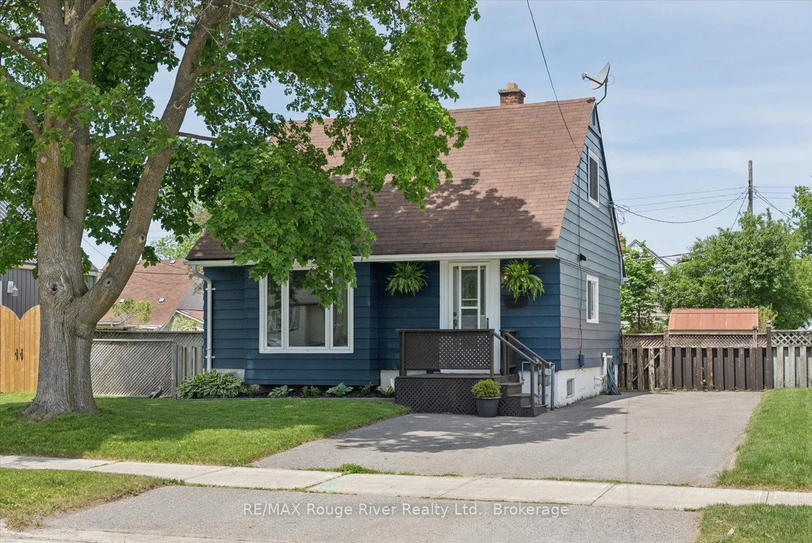 Front of 542 O'connell Road