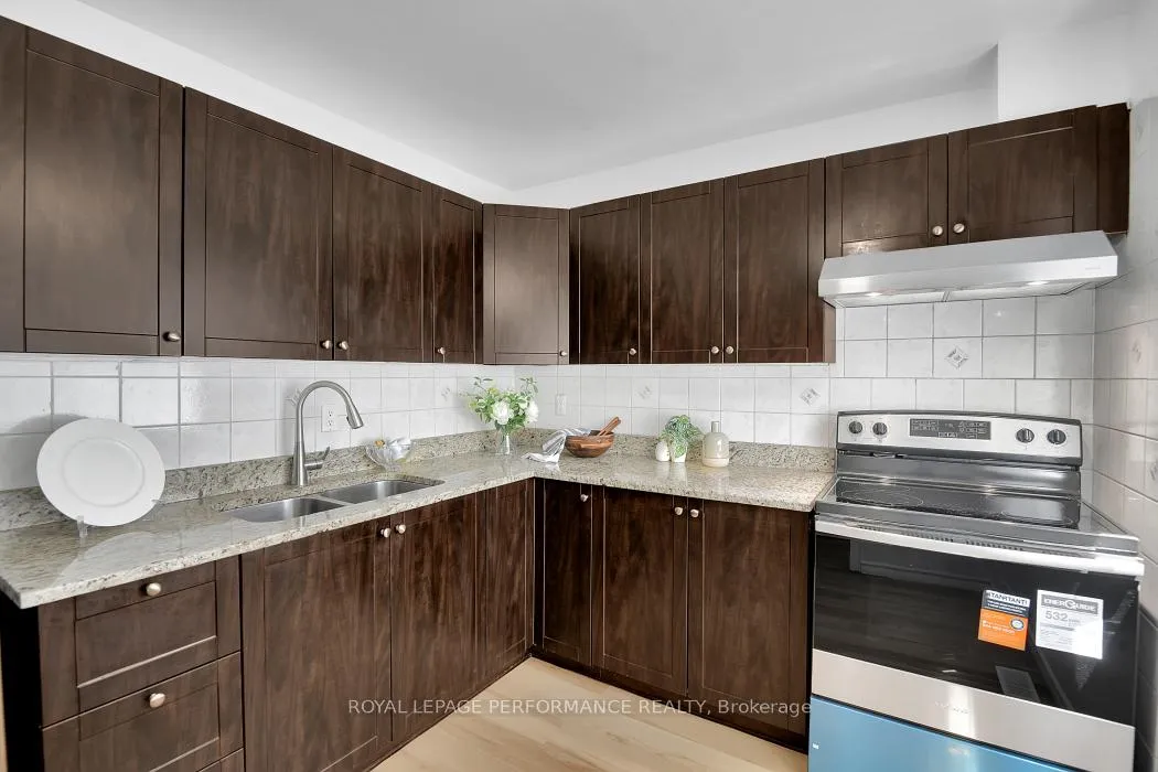 Photo 10 of 1743 Heatherington Road, Ottawa, Heron Gate/Industrial Park — HOMEH