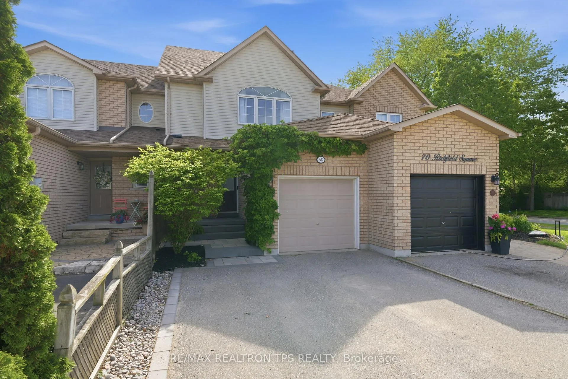 Photo 1 of 68 Richfield Square, Clarington, Courtice — HOMEH