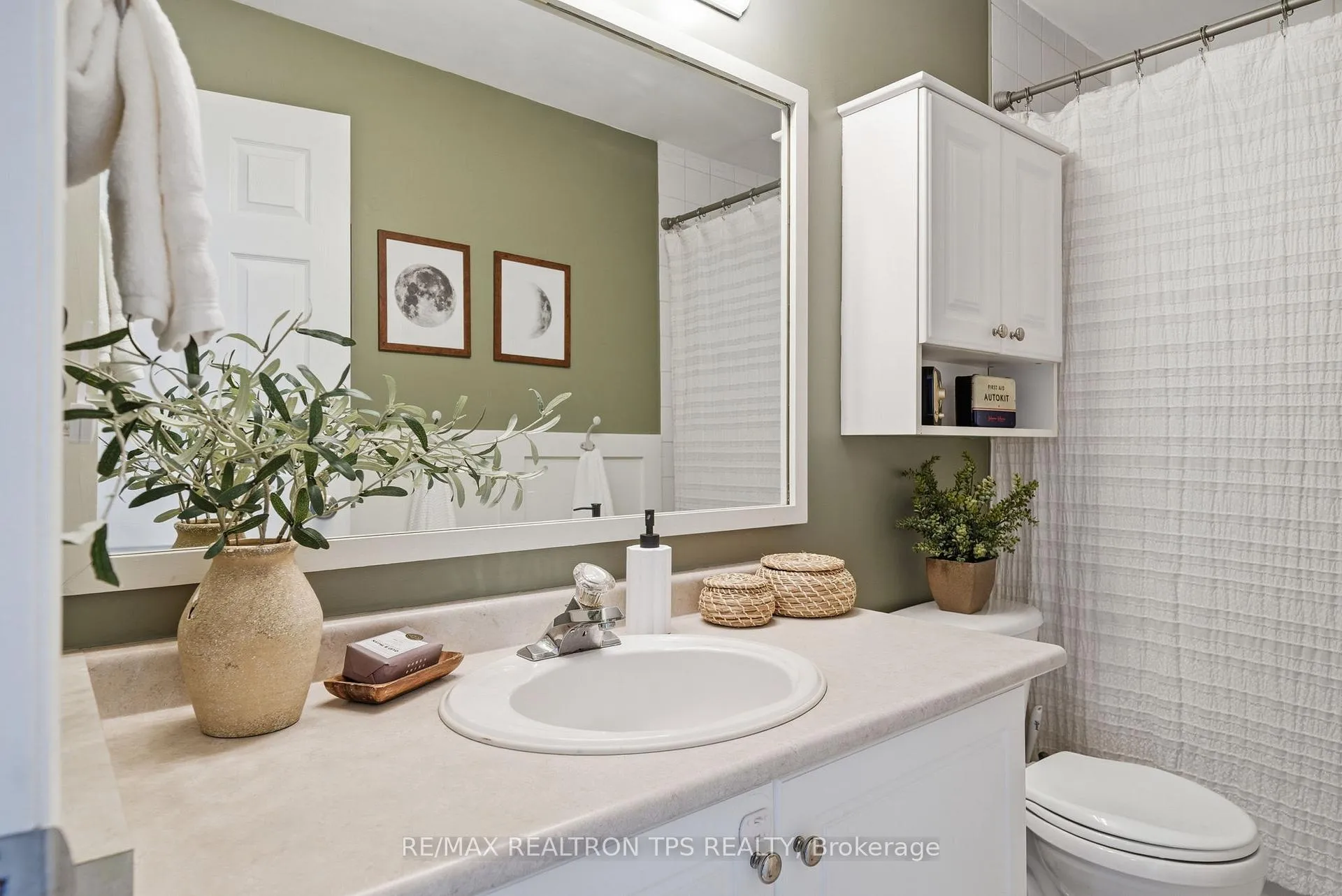 Photo 11 of 68 Richfield Square, Clarington, Courtice — HOMEH