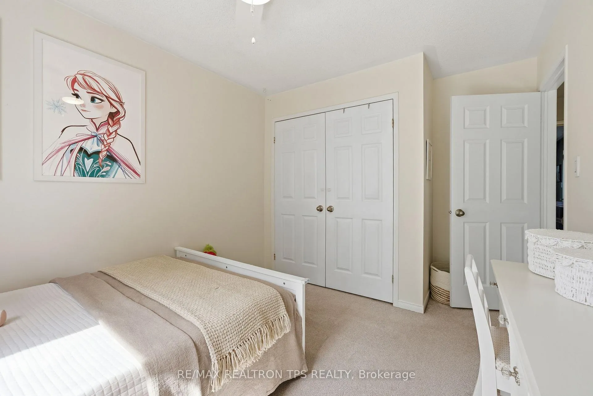 Photo 15 of 68 Richfield Square, Clarington, Courtice — HOMEH