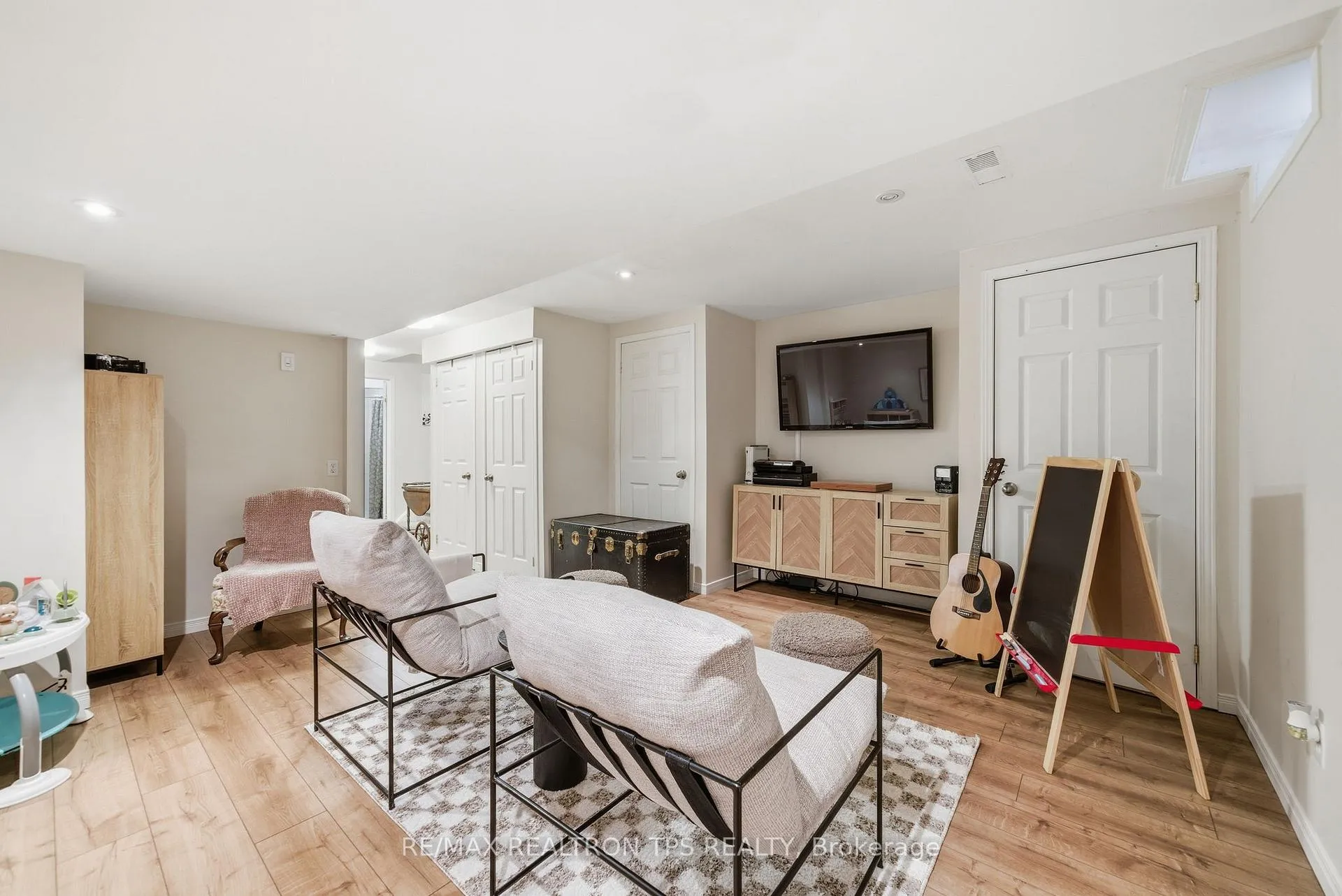 Photo 16 of 68 Richfield Square, Clarington, Courtice — HOMEH