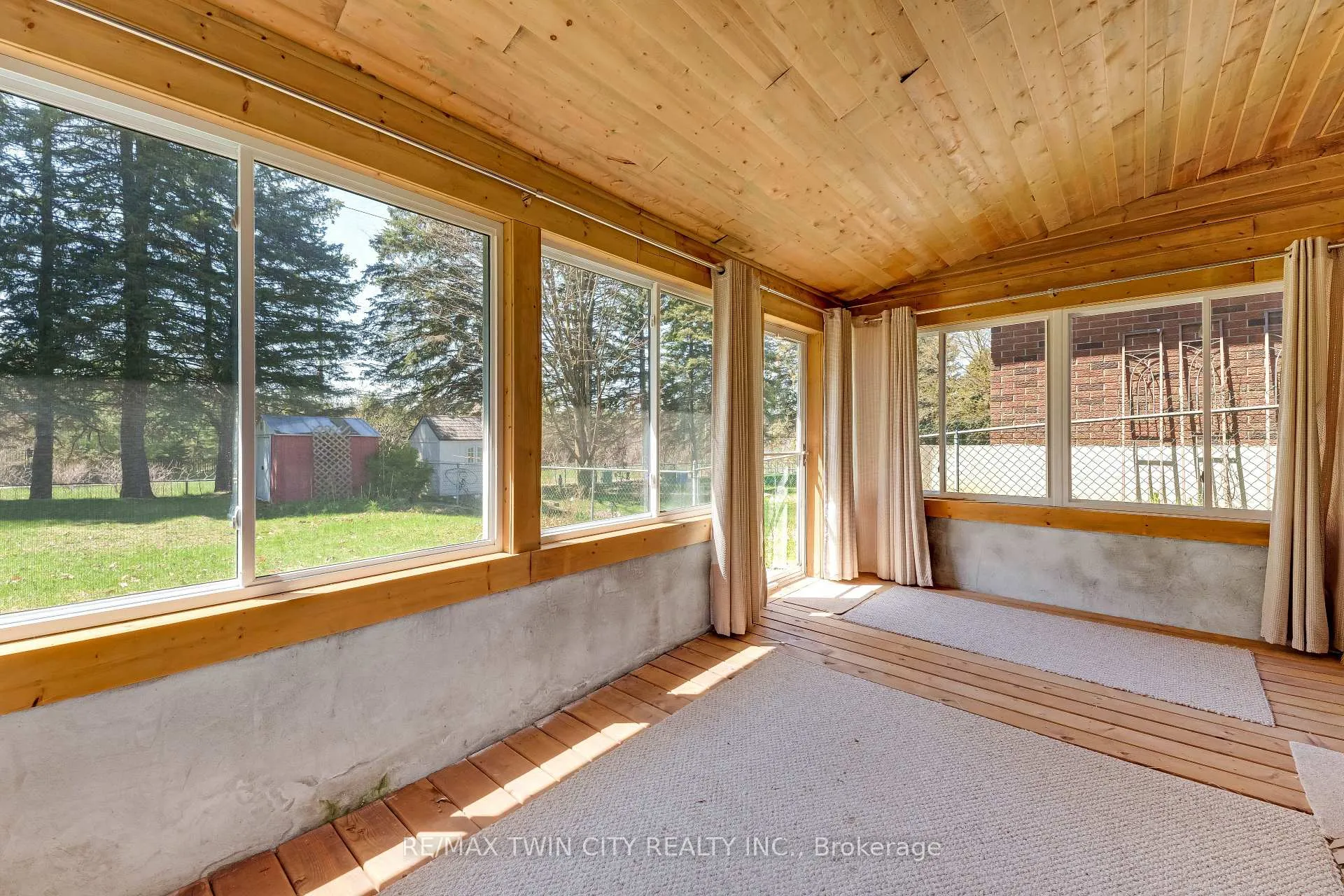 Photo 35 of 402 Lakeview Drive, Waterloo, Lakeshore Village — HOMEH
