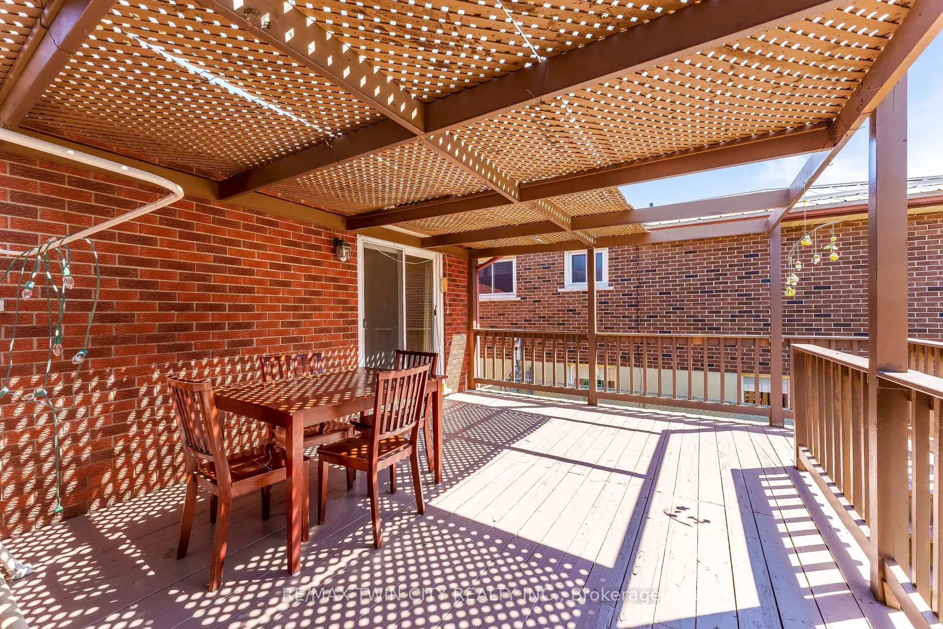 Photo 39 of 402 Lakeview Drive, Waterloo, Lakeshore Village — HOMEH