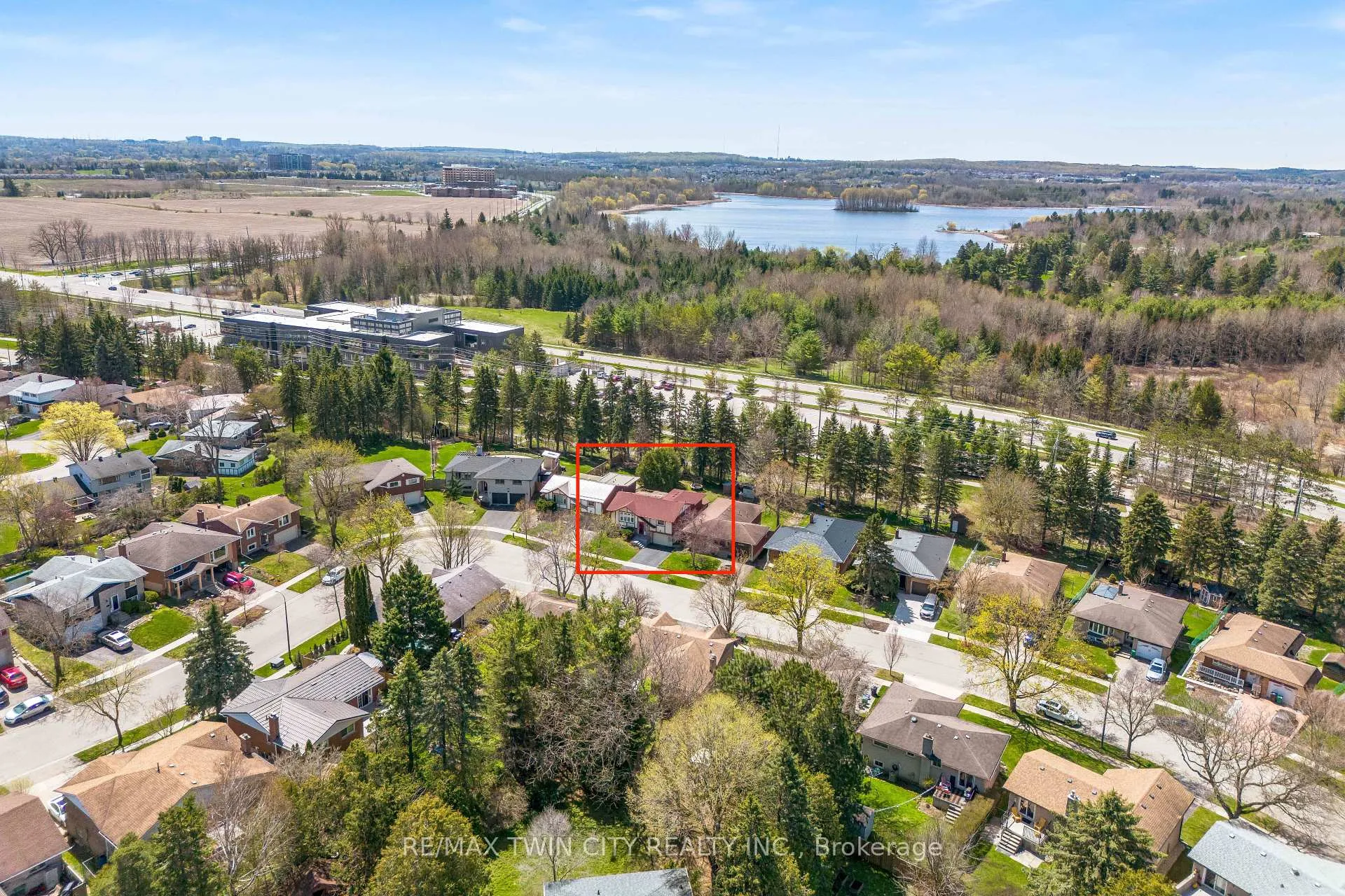 Photo 46 of 402 Lakeview Drive, Waterloo, Lakeshore Village — HOMEH