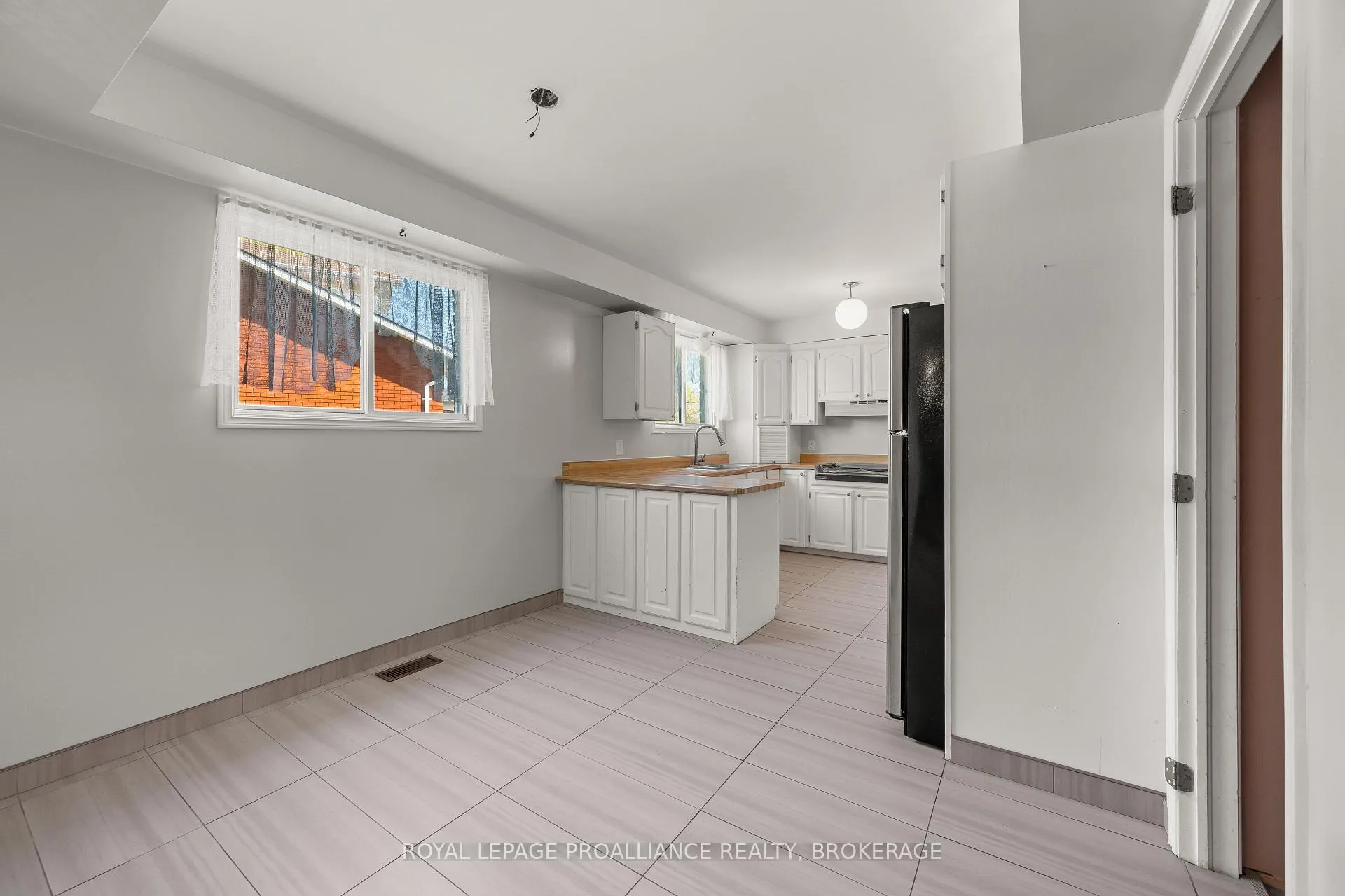 Photo 2 of 139 Dauphin Avenue, Kingston, Rideau — HOMEH