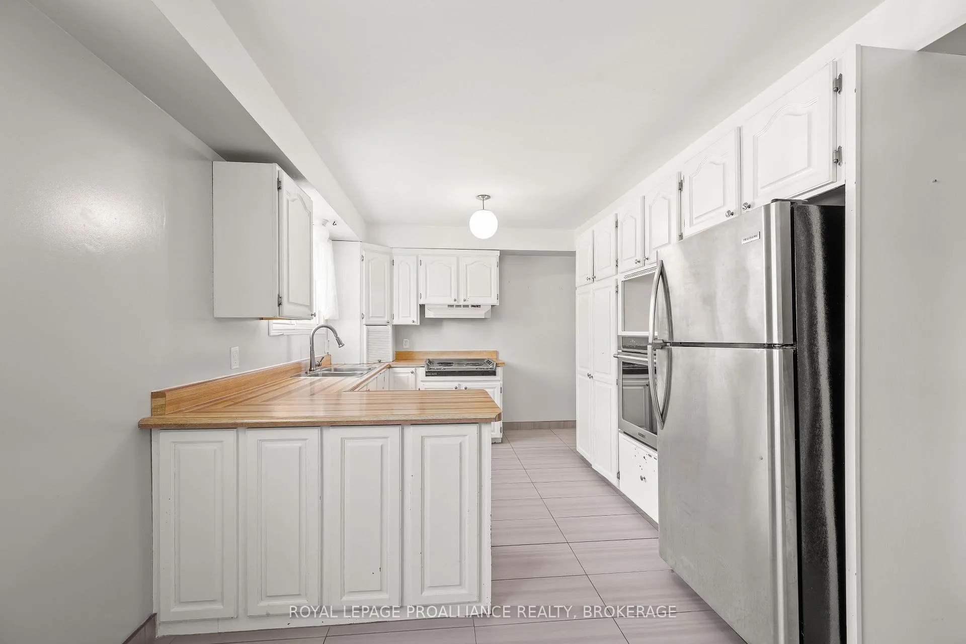 Photo 5 of 139 Dauphin Avenue, Kingston, Rideau — HOMEH