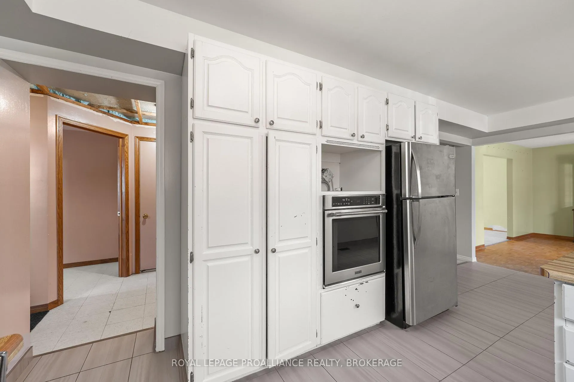 Photo 7 of 139 Dauphin Avenue, Kingston, Rideau — HOMEH