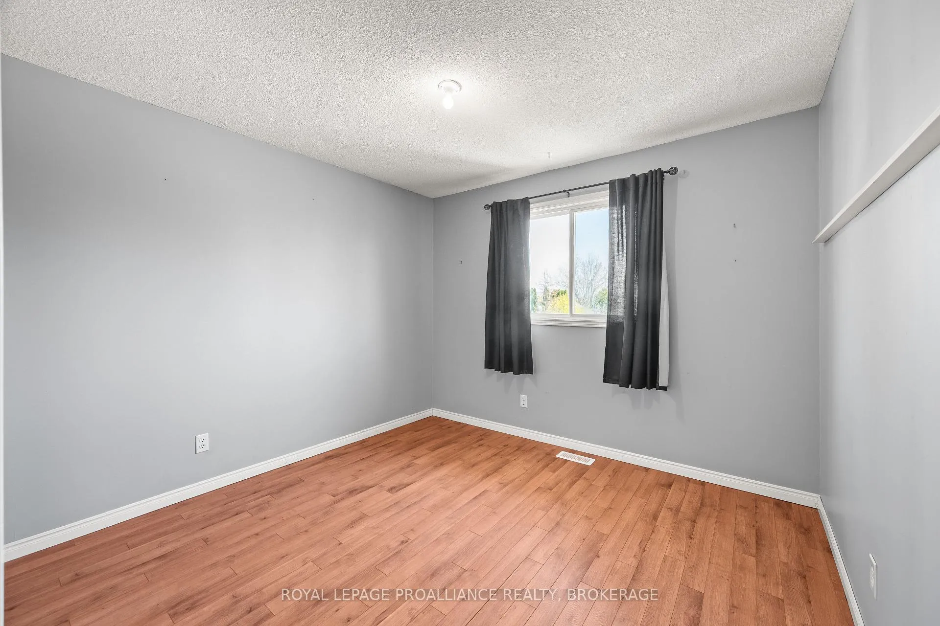 Photo 13 of 139 Dauphin Avenue, Kingston, Rideau — HOMEH