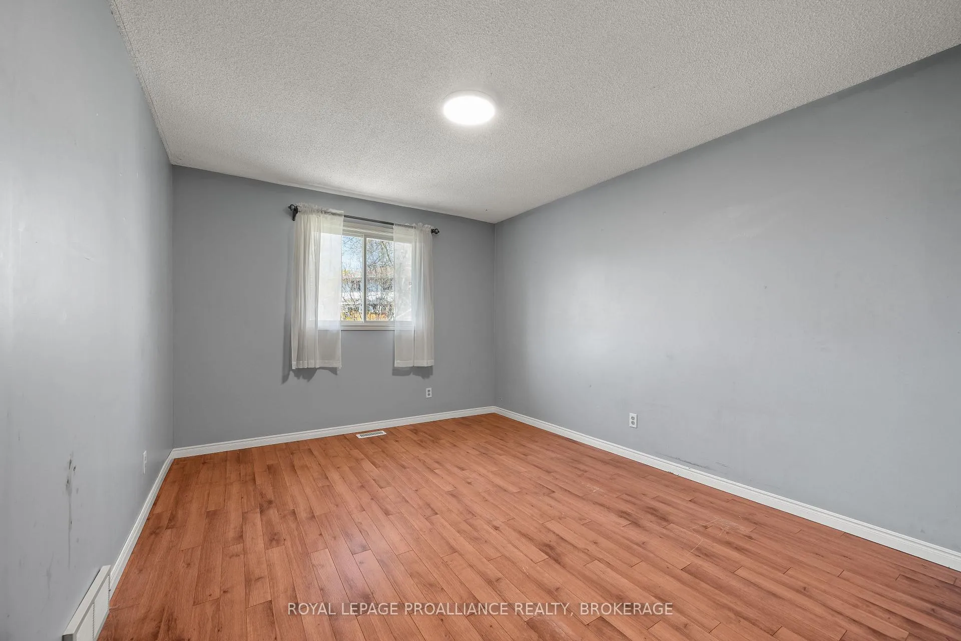 Photo 18 of 139 Dauphin Avenue, Kingston, Rideau — HOMEH