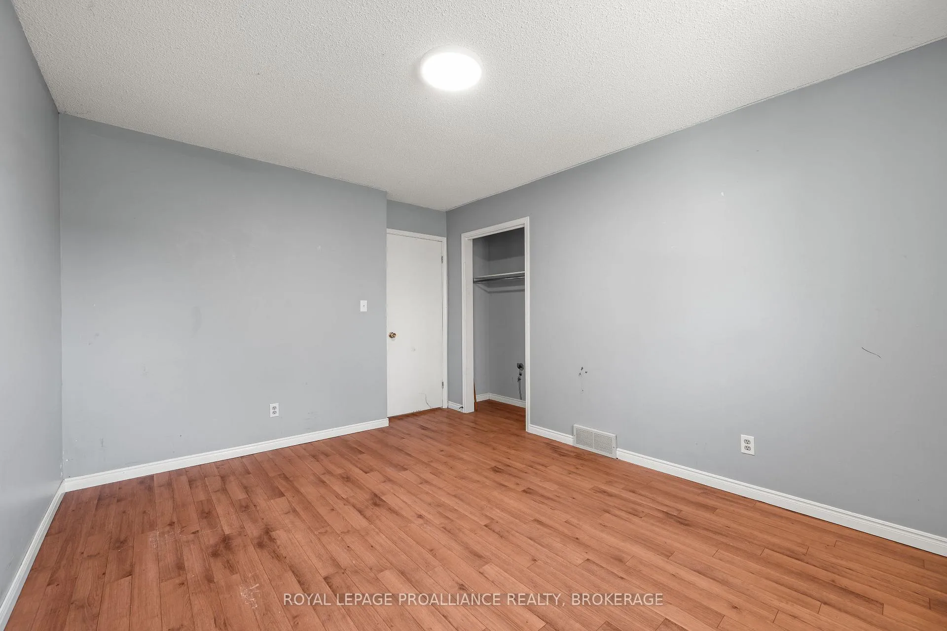 Photo 20 of 139 Dauphin Avenue, Kingston, Rideau — HOMEH