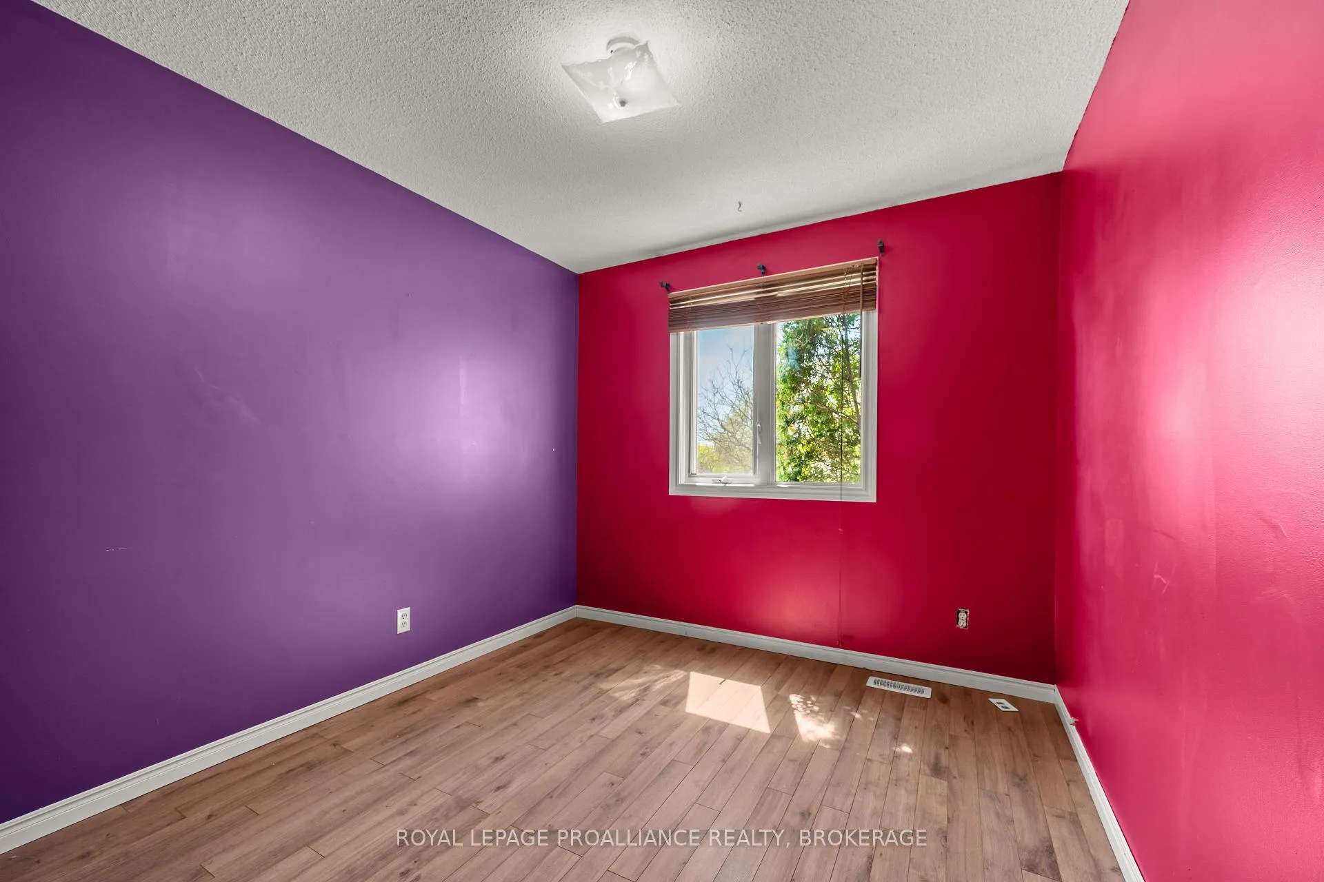 Photo 24 of 139 Dauphin Avenue, Kingston, Rideau — HOMEH