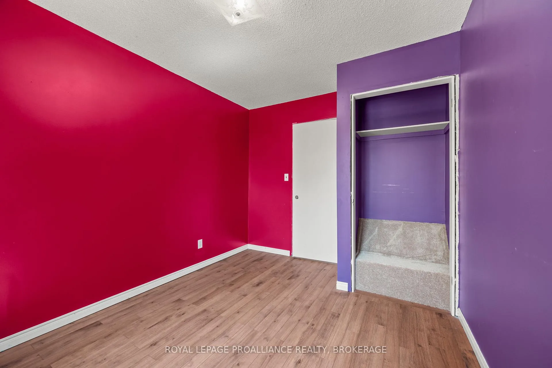 Photo 26 of 139 Dauphin Avenue, Kingston, Rideau — HOMEH