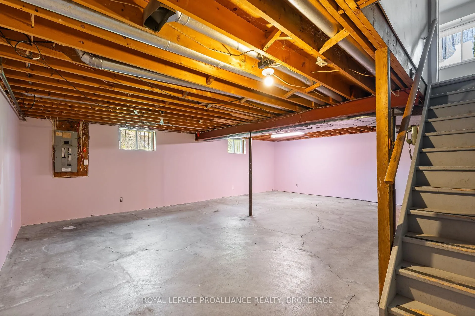 Photo 27 of 139 Dauphin Avenue, Kingston, Rideau — HOMEH