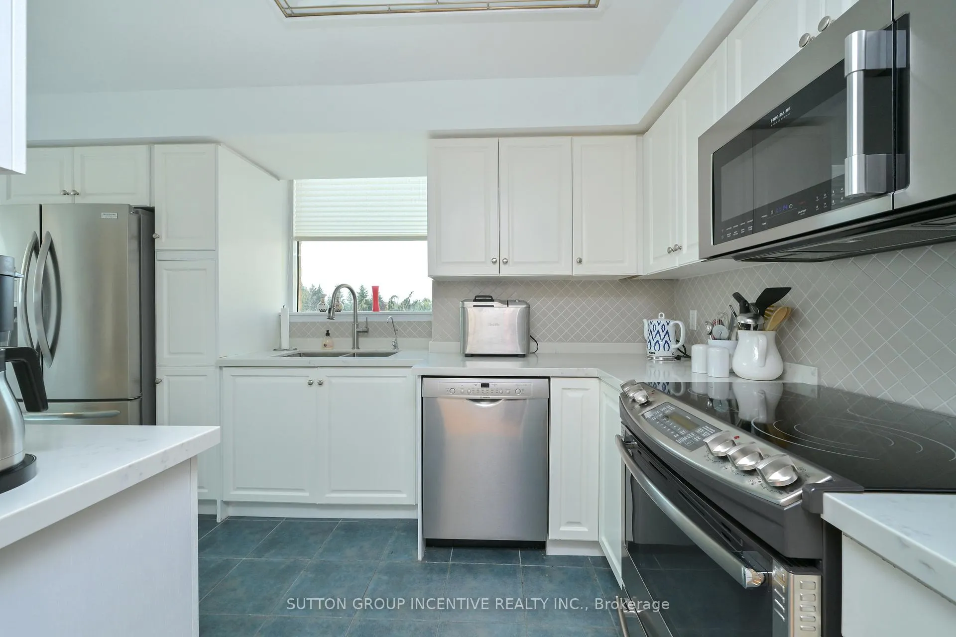 Photo 6 of Unit 308, 4 Briar Hill Heights, New Tecumseth, Rural New Tecumseth — HOMEH