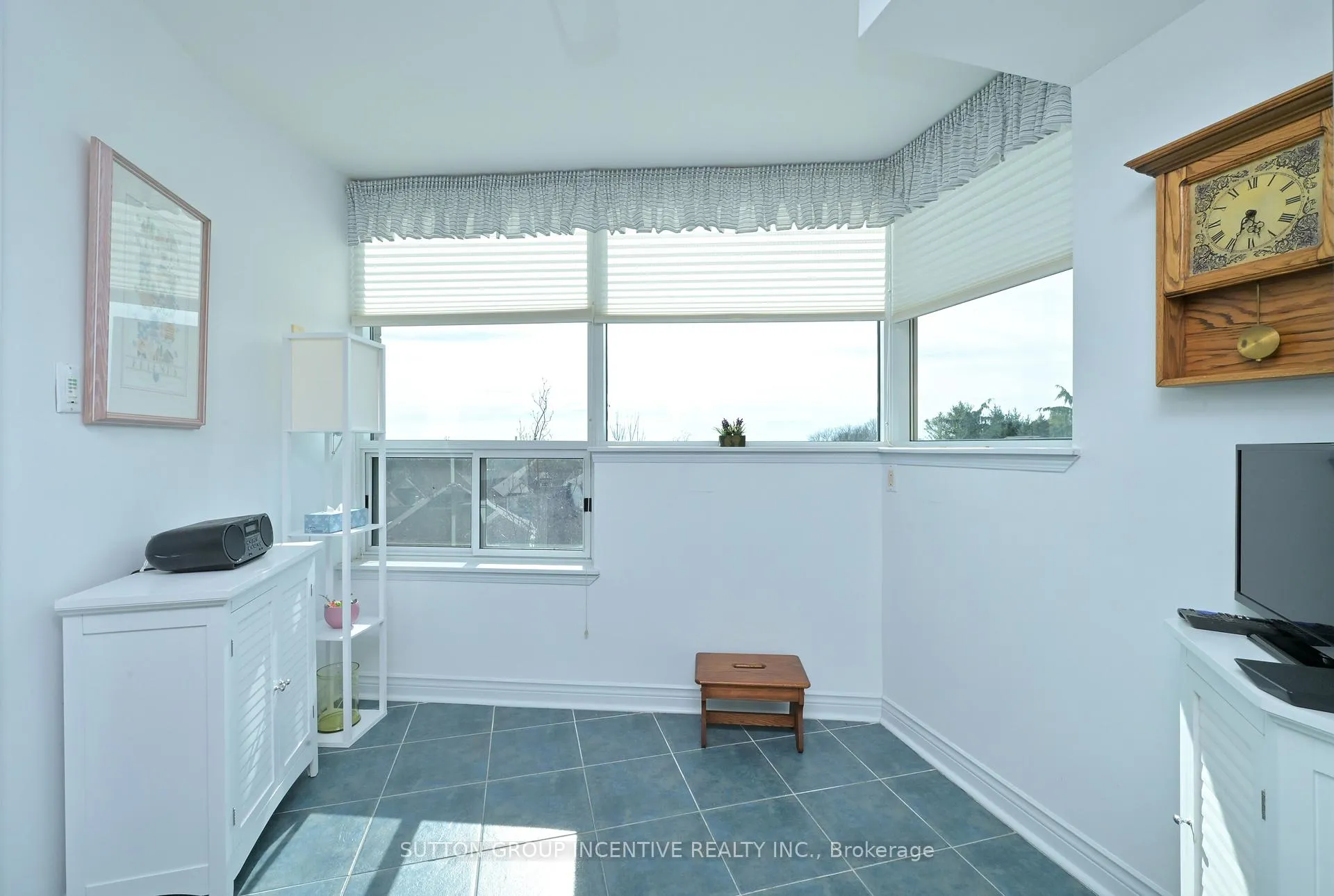 Photo 10 of Unit 308, 4 Briar Hill Heights, New Tecumseth, Rural New Tecumseth — HOMEH