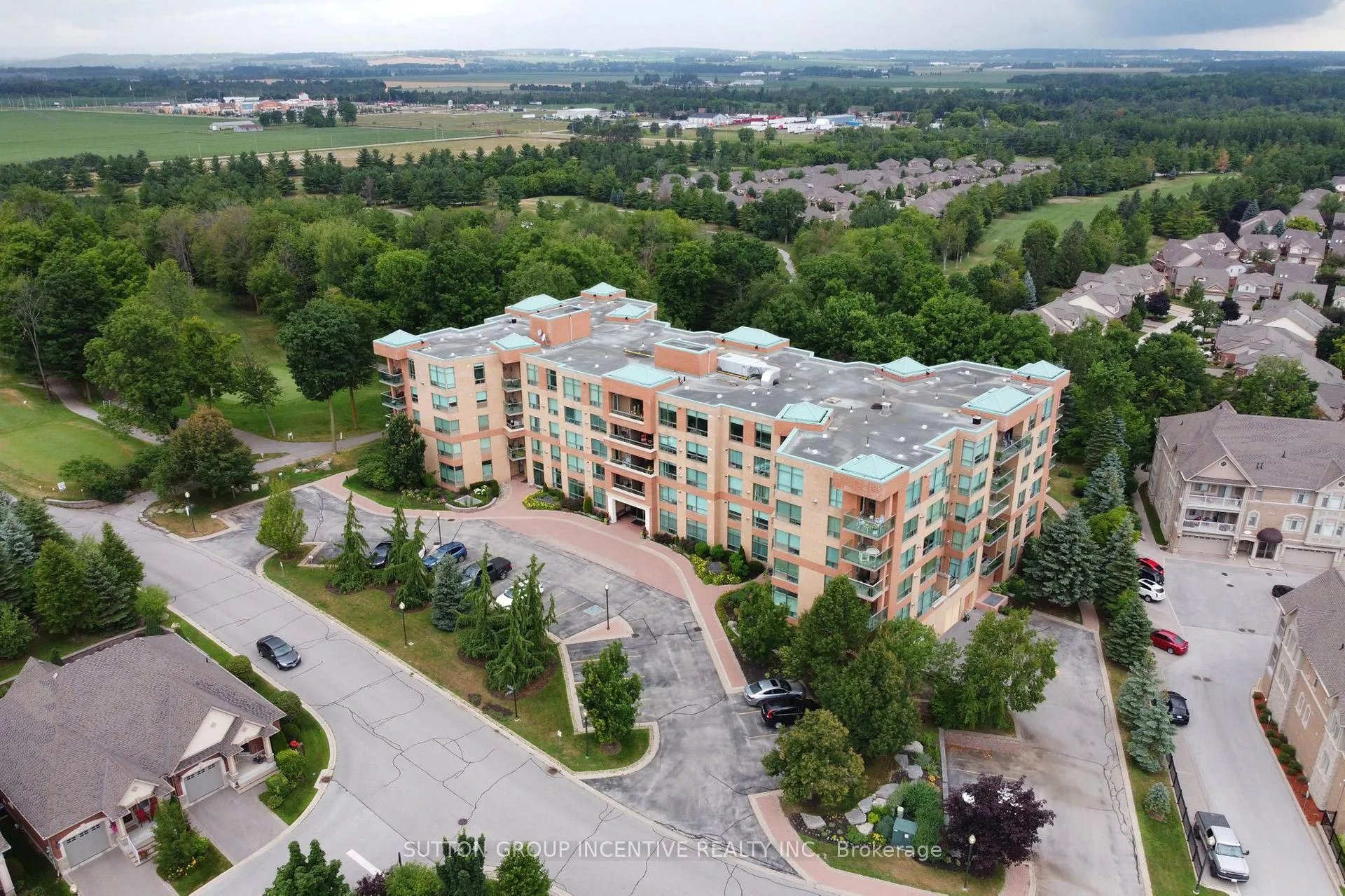 Photo 32 of Unit 308, 4 Briar Hill Heights, New Tecumseth, Rural New Tecumseth — HOMEH