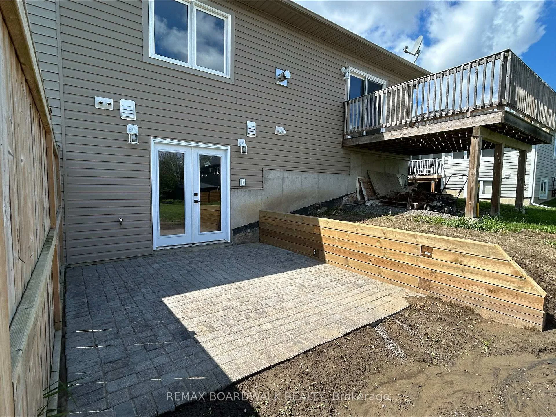 Photo 2 of 1025 Aspen Drive, Brockville — HOMEH