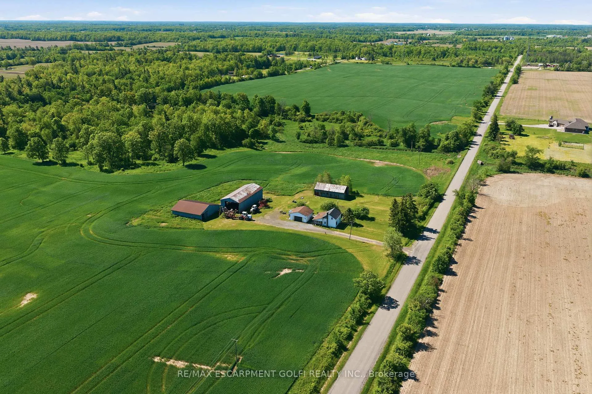 Photo 4 of 5153 Berry Road, Hamilton, Rural Glanbrook — HOMEH