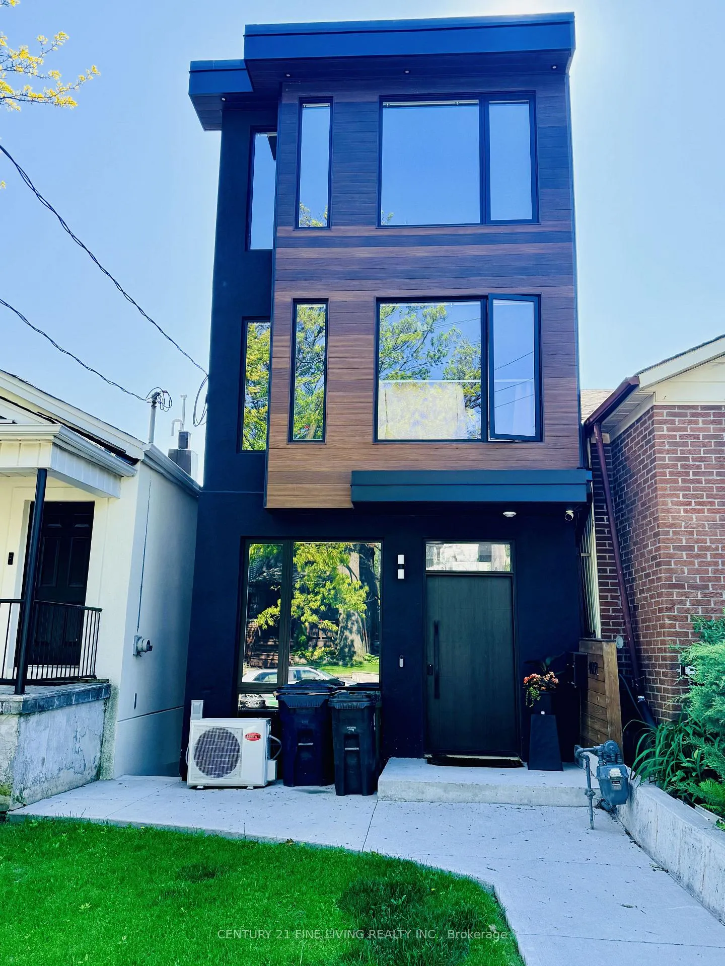 Photo 1 of 402 Mcroberts Avenue, Toronto, Caledonia-Fairbank — HOMEH