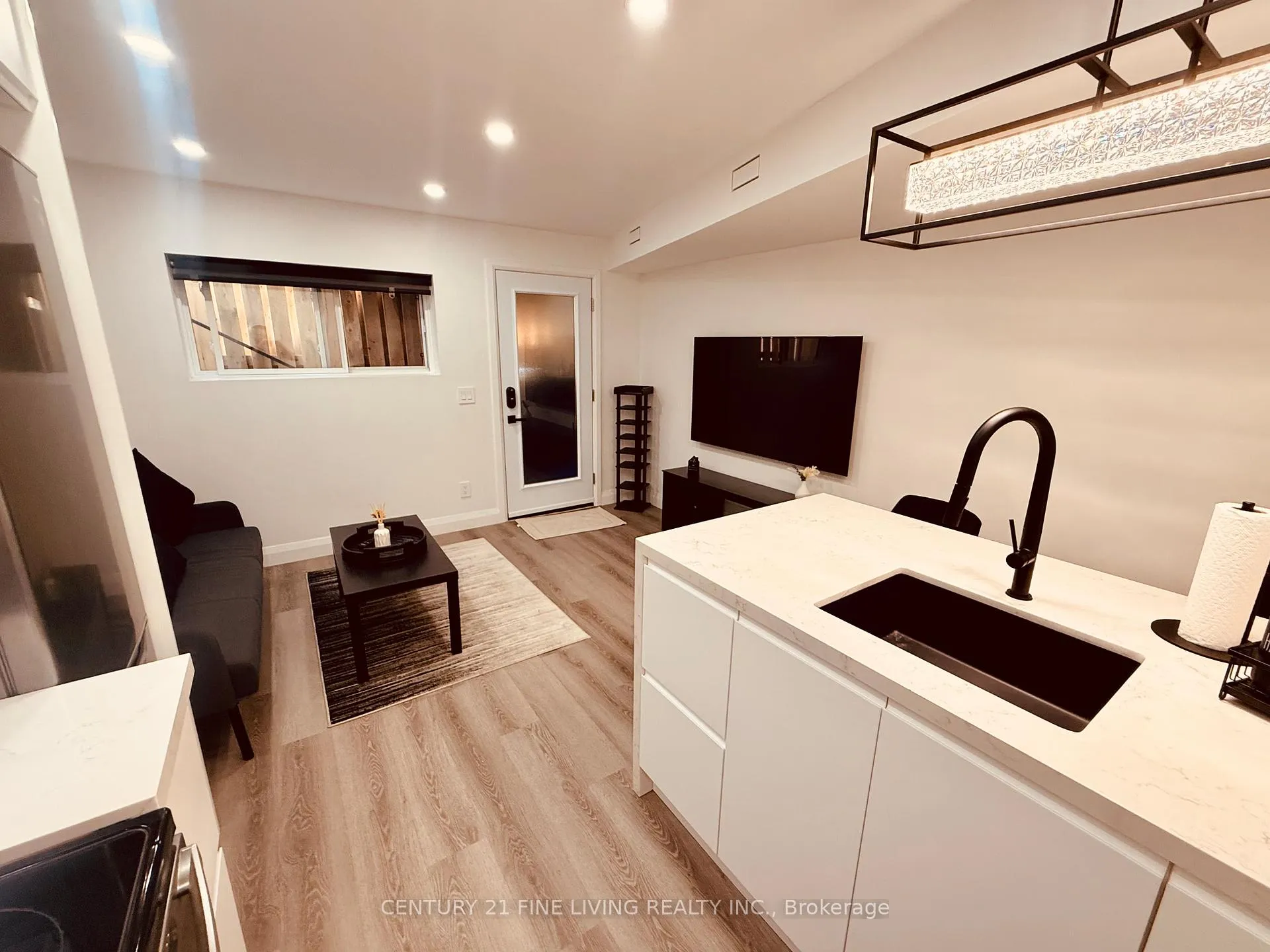Photo 3 of 402 Mcroberts Avenue, Toronto, Caledonia-Fairbank — HOMEH