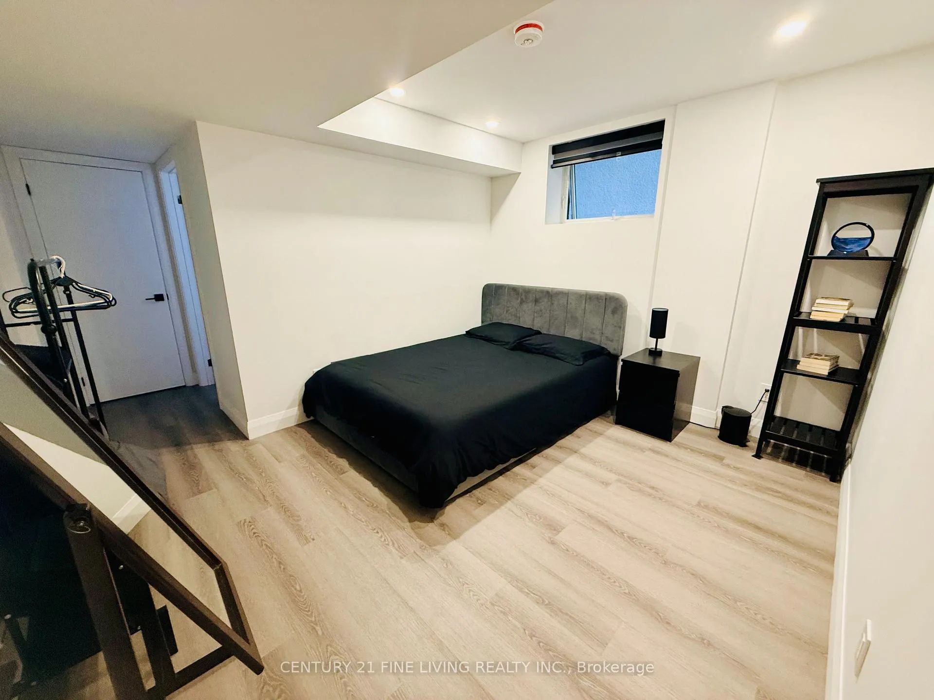 Photo 5 of 402 Mcroberts Avenue, Toronto, Caledonia-Fairbank — HOMEH